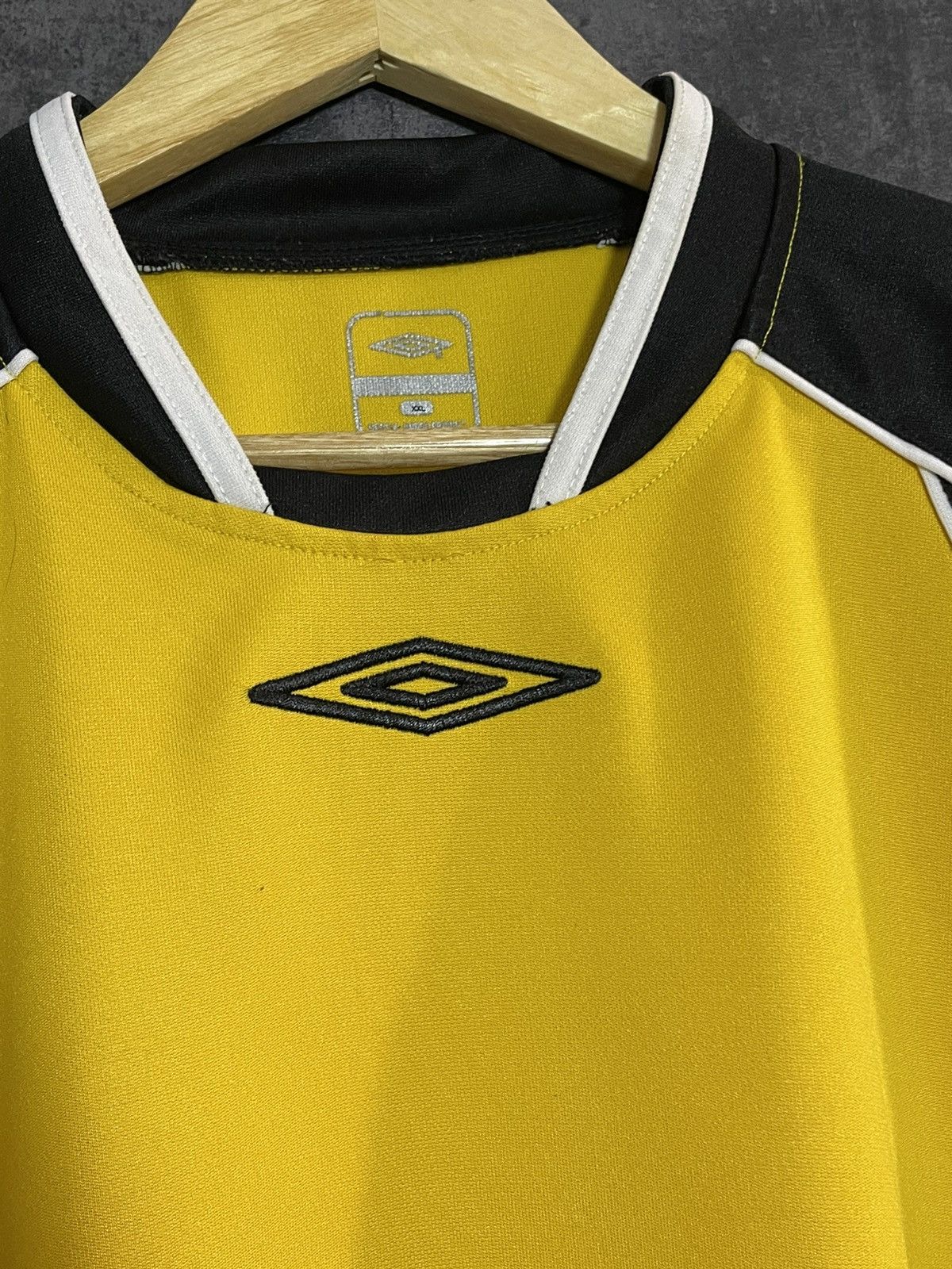 Umbro Vintage Umbro Goalkeeper Jersey Patted Balenciaga Vetements Size US XL / EU 56 / 4 - 7 Thumbnail