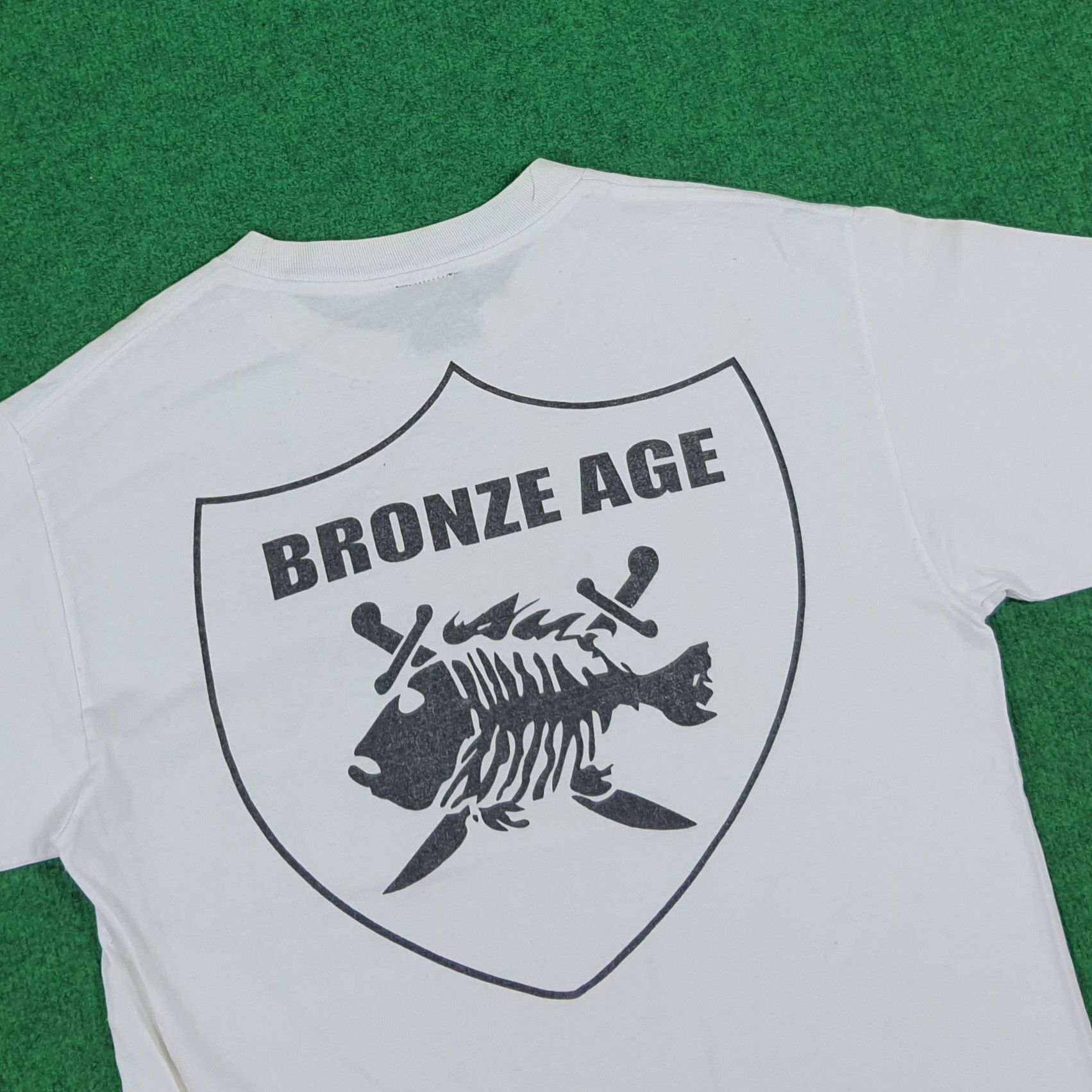 Vintage Vintage Bronze Age Surfing Style Tshirt Size US M / EU 48-50 / 2 - 2 Thumbnail