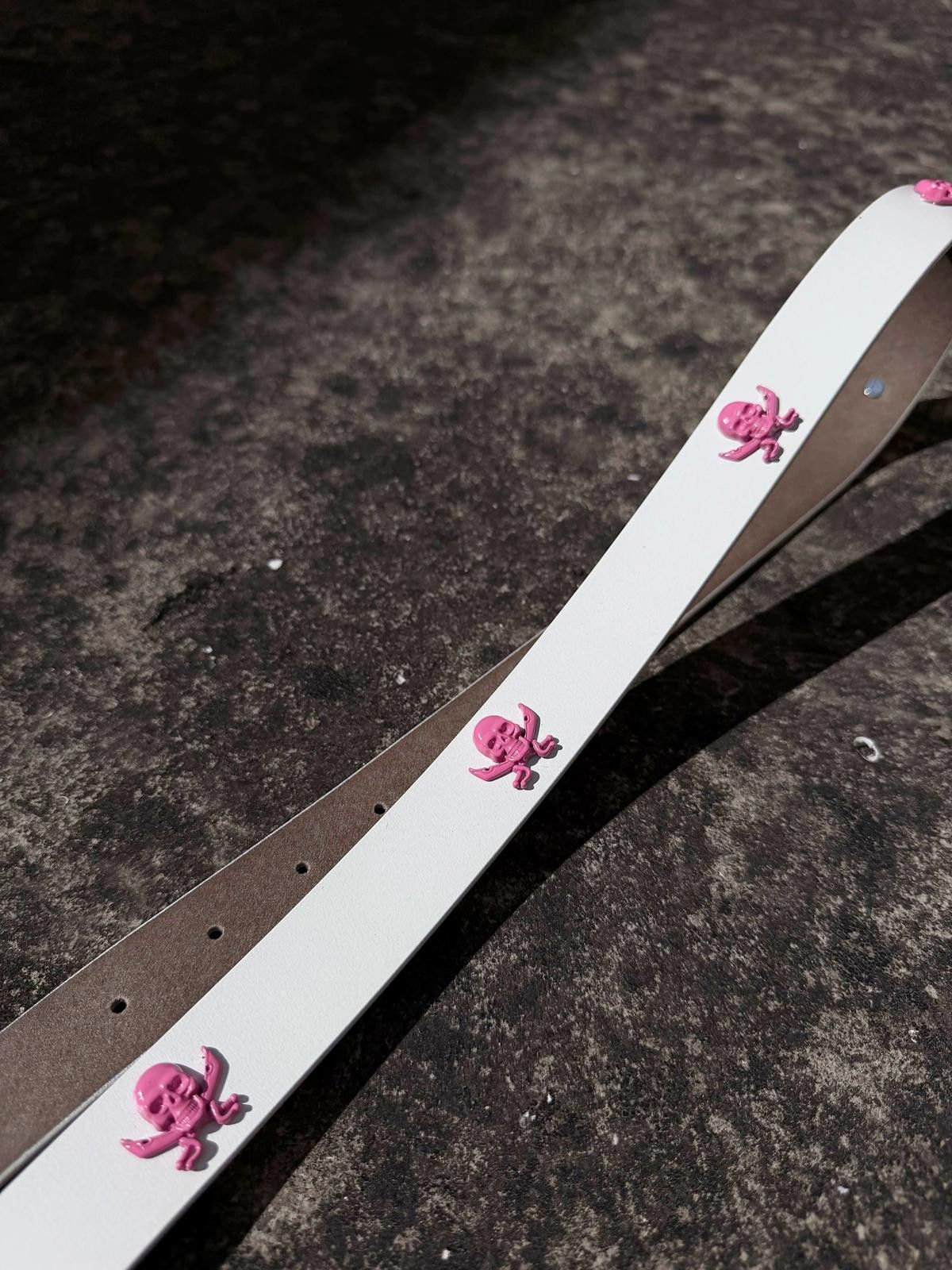 Leather White Leather Belt with Ornate Silver Buckle, Slim Fit Size ONE SIZE - 7 Thumbnail