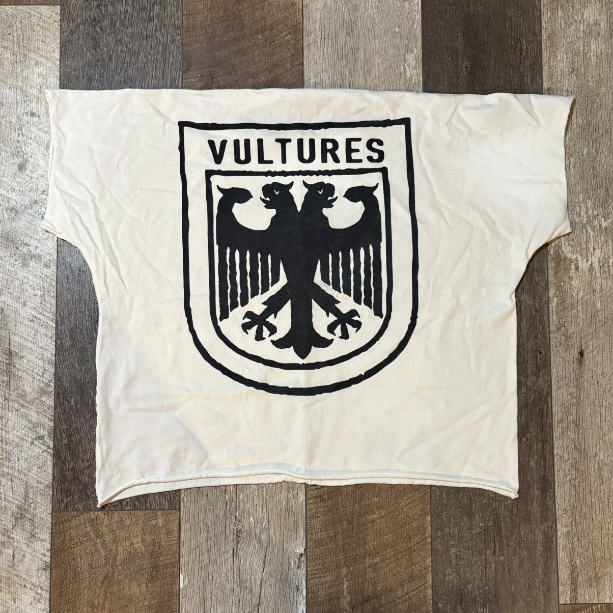 Yeezy Yeezy Vultures Tee Size US M / EU 48-50 / 2 - 1 Thumbnail