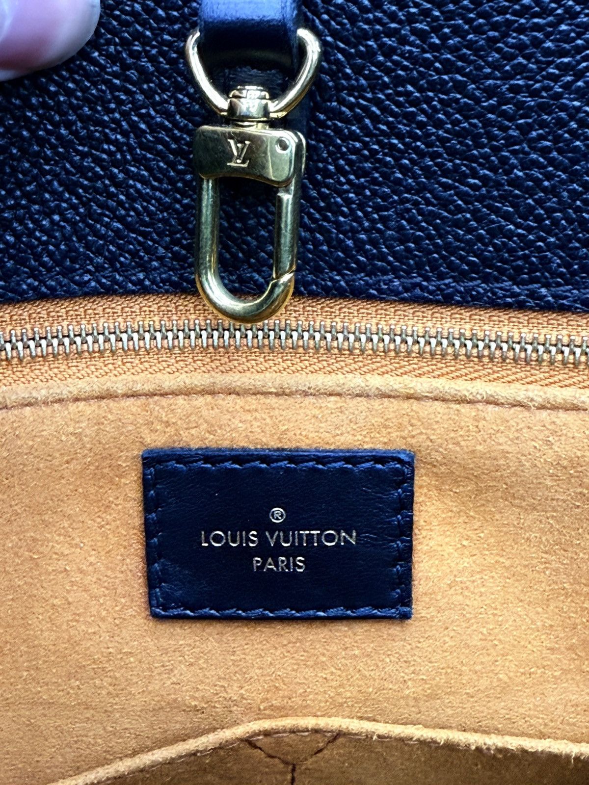 Louis Vuitton Louis Vuitton OnTheGo MM Black Leather Bag Size ONE SIZE - 15 Thumbnail