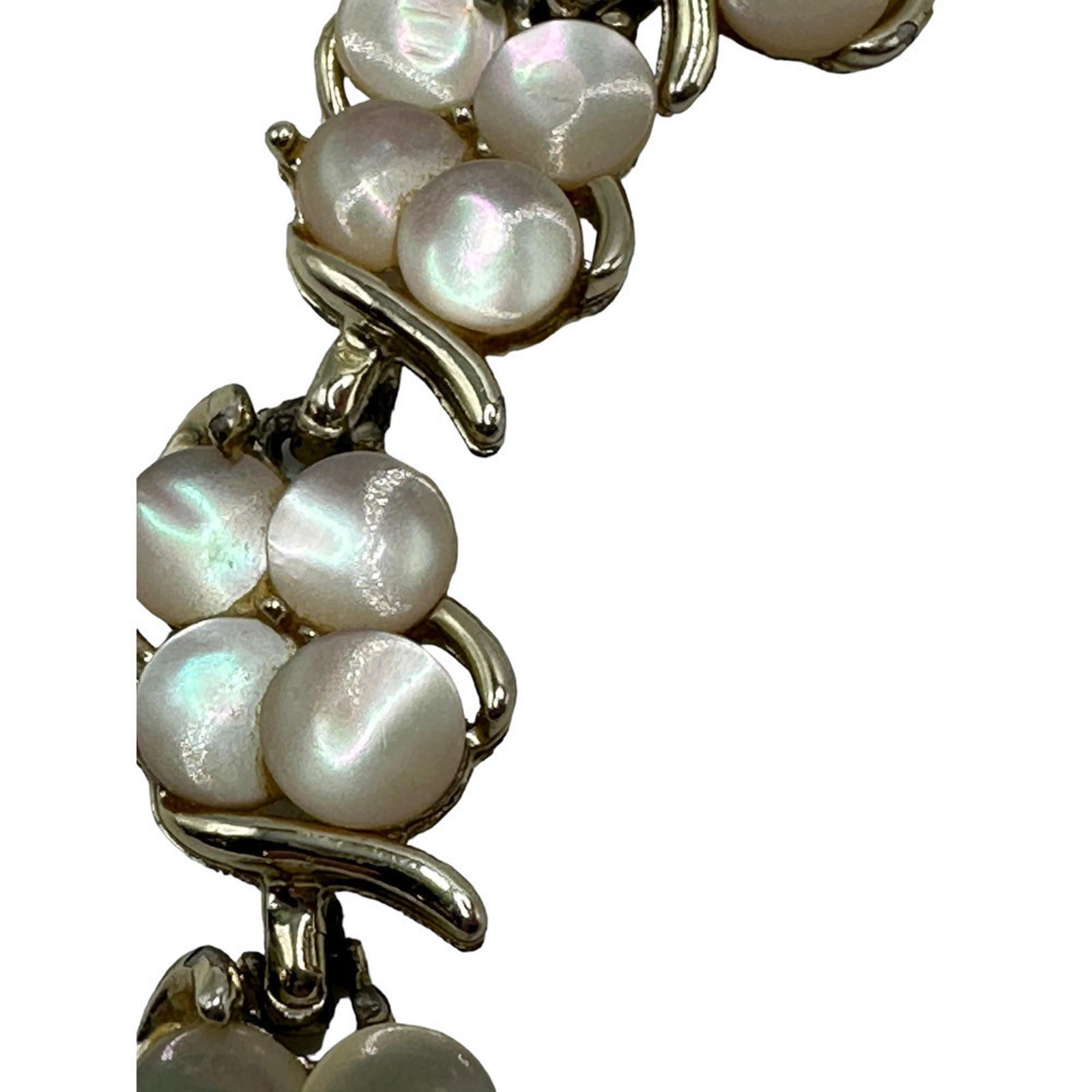 Vintage Gold Toned Bracelet with Opal-Like Flowers Size ONE SIZE - 4 Thumbnail