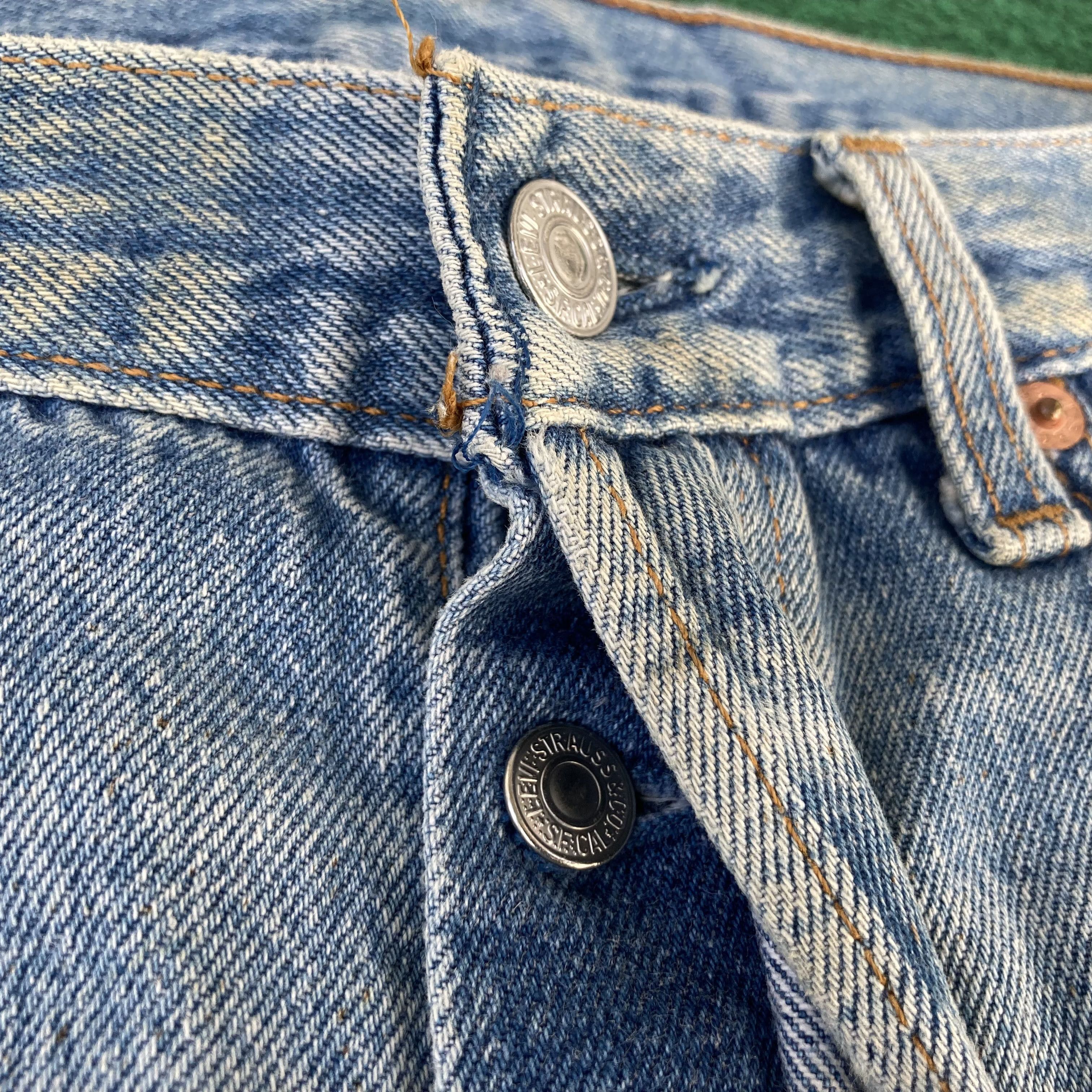 Levi's × Vintage Vtg Levis 501 Distressed Ripped Light Blue Dirty Jeans Size US 31 - 4 Thumbnail
