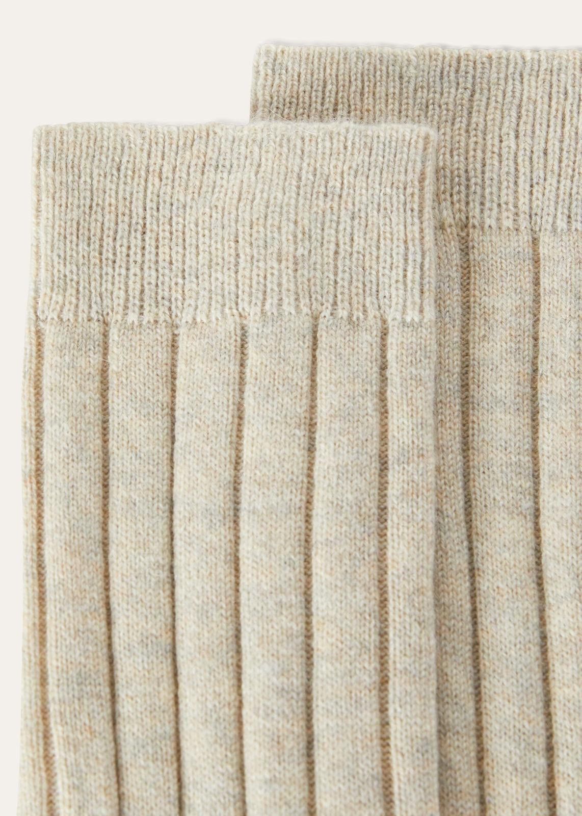 o1srvl11e0325 FAN2947 Size: OS / Socks in Oatmeal