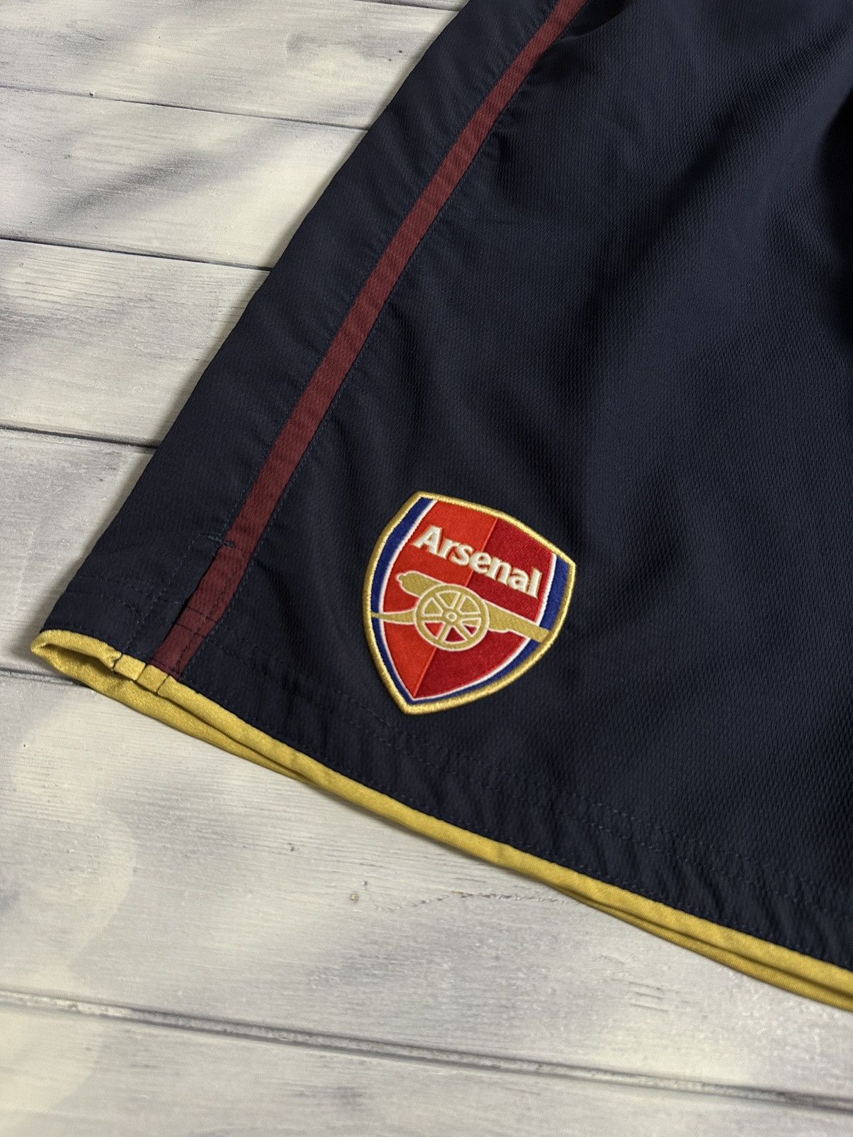 Nike Rare Vintage Soccer Shorts Nike Arsenal Size M Size US 32 / EU 48 - 2 Thumbnail