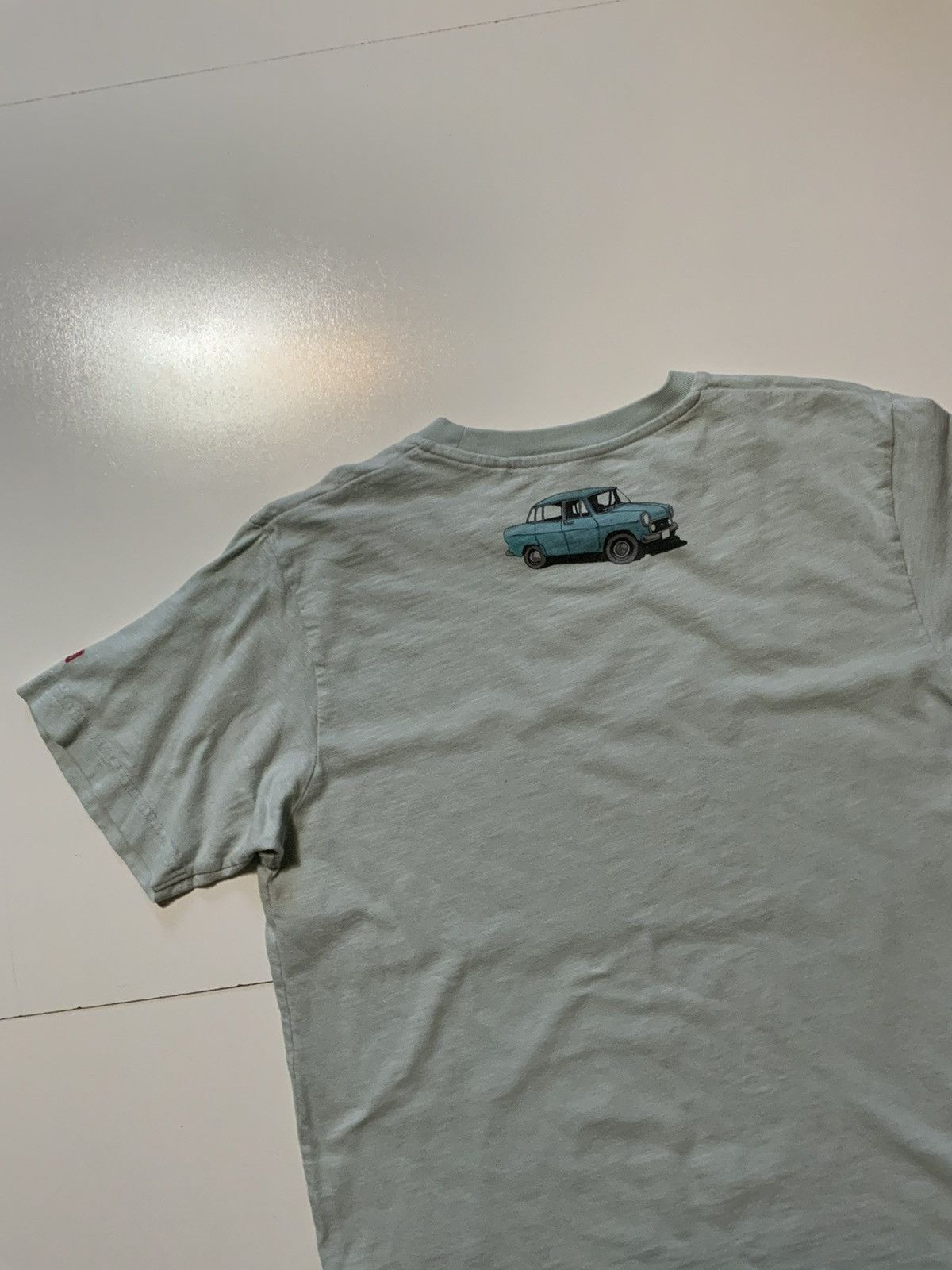 Uniqlo UT Uniqlo Artist Collaboration Star Hat Car S/S T-Shirt Size US M / EU 48-50 / 2 - 6 Thumbnail