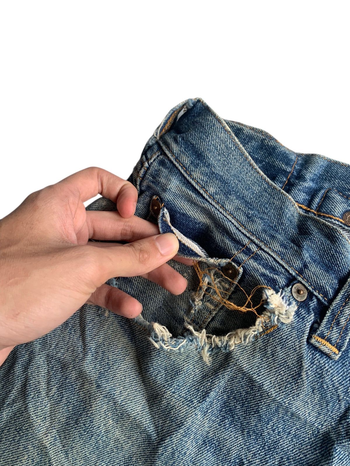 Levi's VINTAGE LEVI’S BIG E SELVEDGE BUCKLE BACK DISTRESSED DENIM Size US 32 / EU 48 - 15 Thumbnail