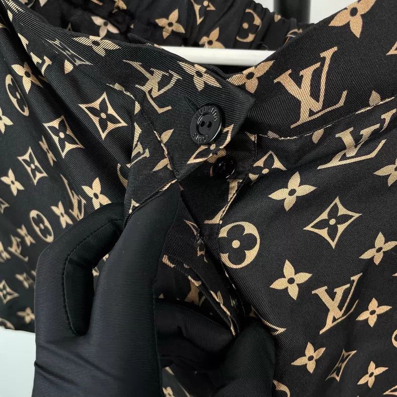 Louis Vuitton Louis Vuitton Brown print and full print casual shorts Size US 38 / EU 54 - 3 Thumbnail