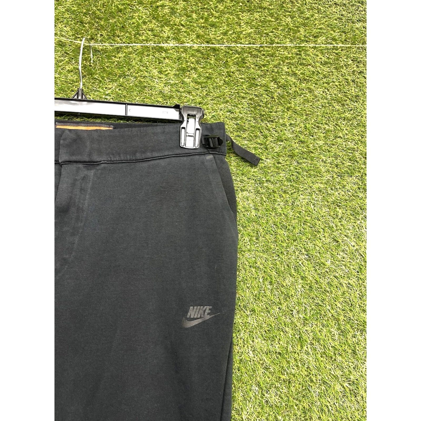 Nike Nike Tech Fleece Sweatpants Nike Tech Fleece Sweatpants Womens M Black Athletic Tapered Pants Sports Everyday Athleticwear Womens Black 2020s Size 32" / US 10 / IT 46 - 2 Thumbnail