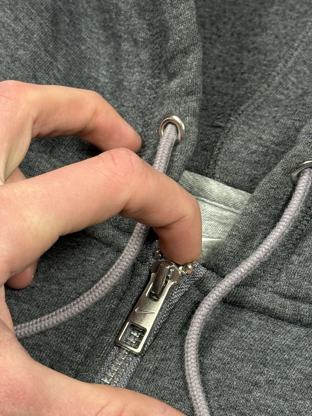 Nike Vintage Nike Y2K Gray Zip Hoodie Size L Size US L / EU 52-54 / 3 - 7 Thumbnail
