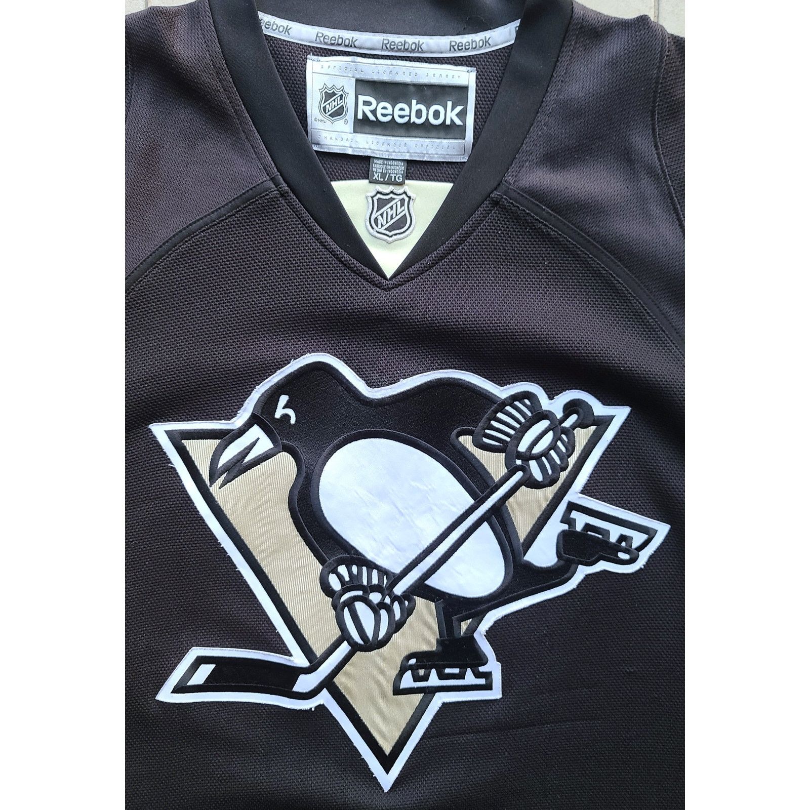 NHL × Reebok Pittsburgh Penguins 2010s RBK jersey XL blk gold hockey vtg Size US XL / EU 56 / 4 - 2 Thumbnail