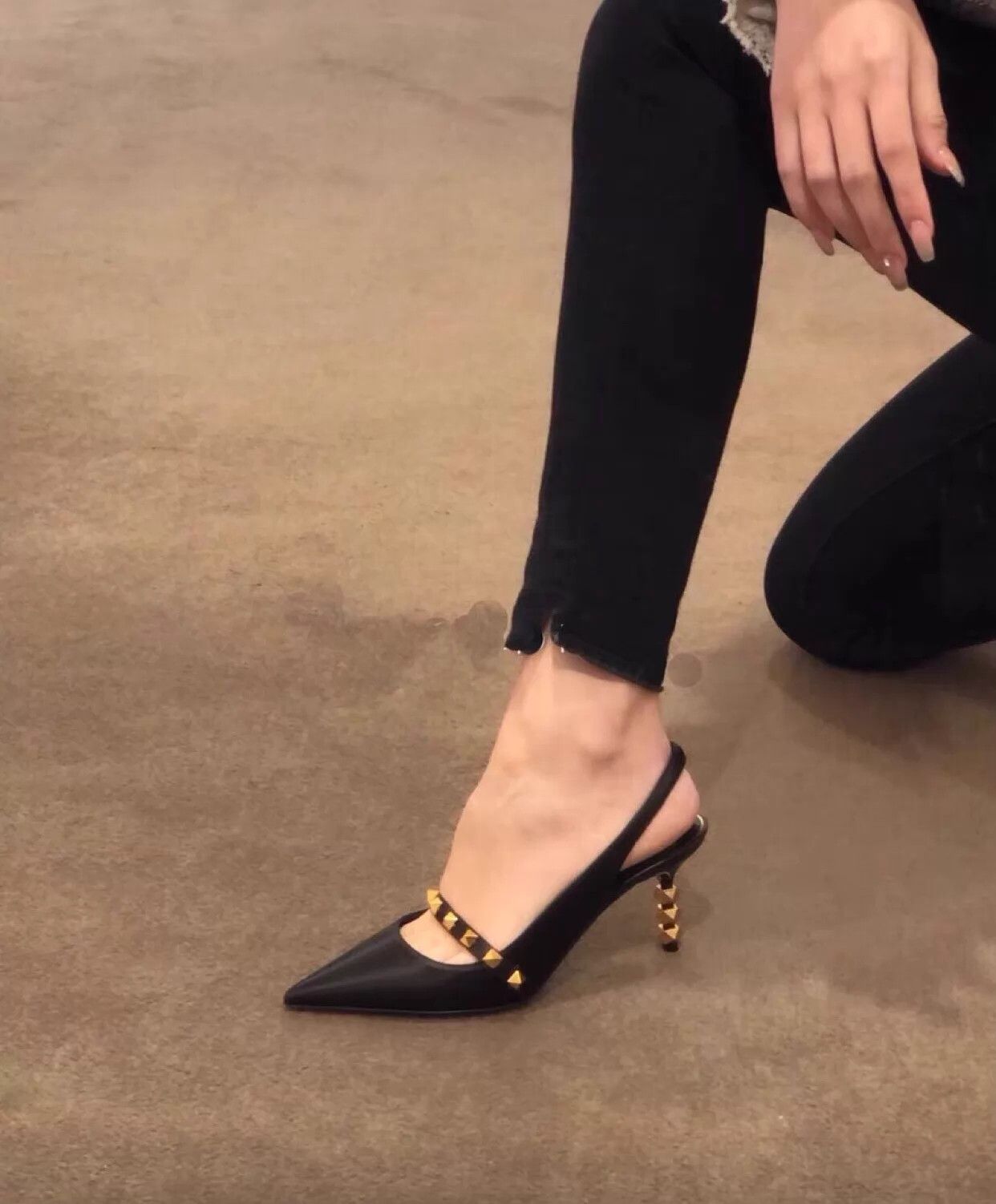 Valentino Valentino Rockstud Gold Logo Wmns Black 8cm 39 Size US 8.5 / IT 38.5 - 2 Thumbnail