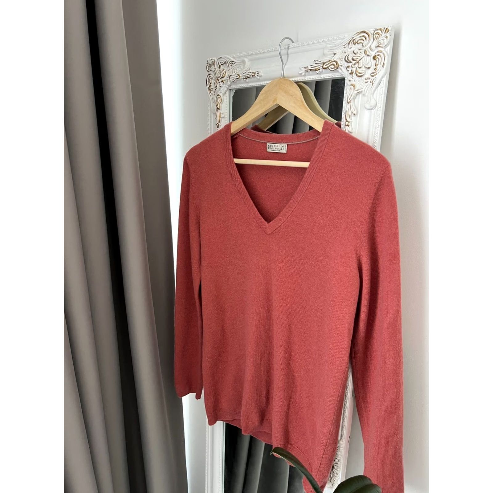 Brunello Cucinelli Brunello Cucinelli Women’s Cashmere Sweater XL V-Neck Elbow Patch Made in Italy Shirt Womens XL Cashmere Sweater Elbow Patch V-Neck Italy Size XL / US 12-14 / IT 48-50 - 5 Thumbnail