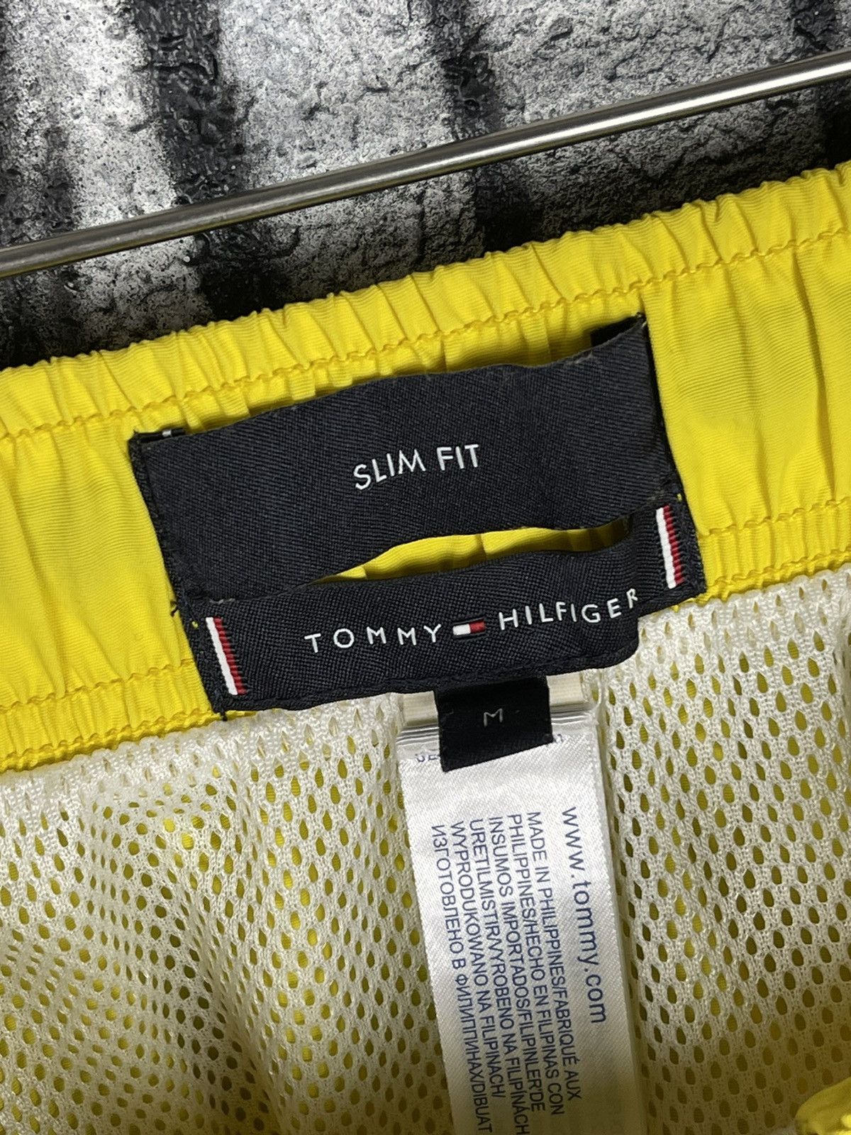 Tommy Hilfiger Tommy Hilfiger Swimming Yellow Shorts Men’s Size M Size US 32 / EU 48 - 6 Thumbnail