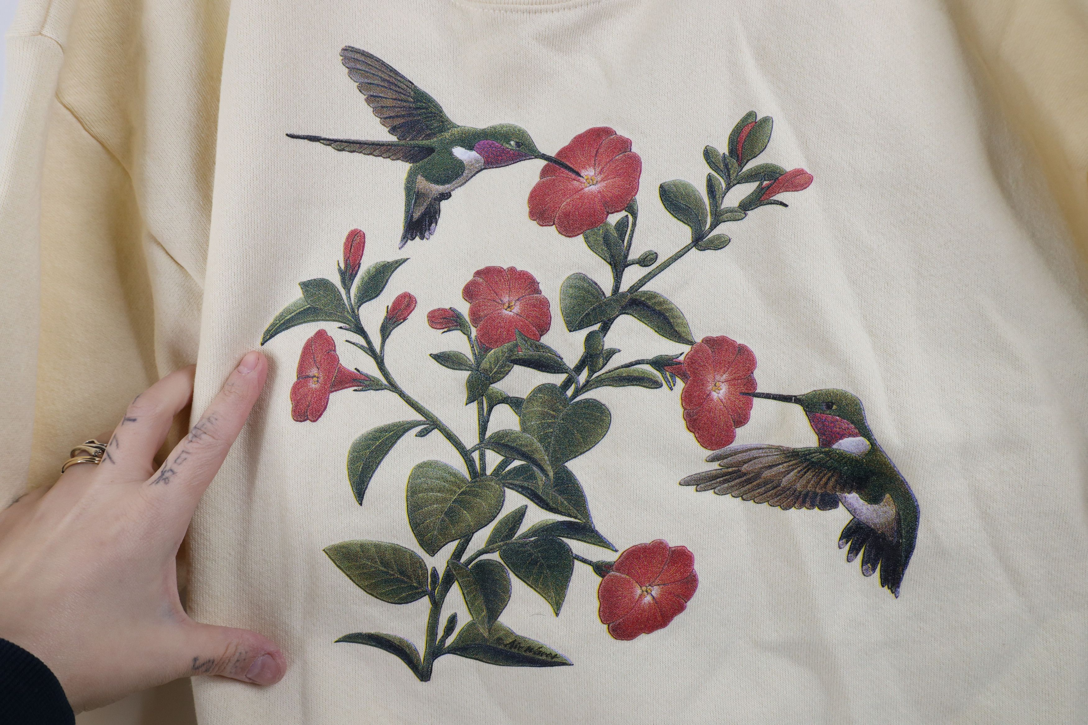 Vintage Vintage 90s Streetwear Hummingbird Sweatshirt Cream USA Size L / US 10 / IT 46 - 5 Thumbnail