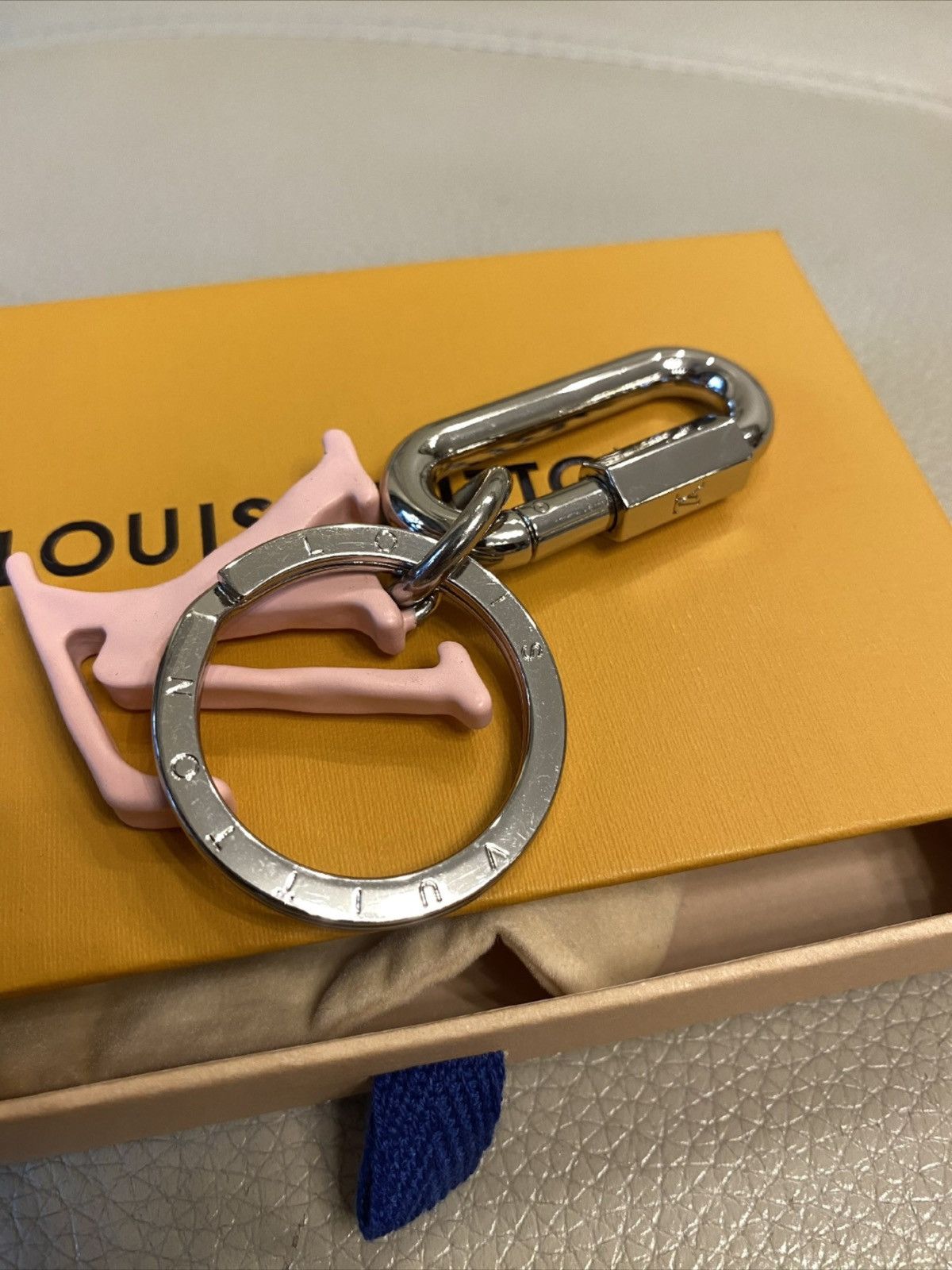 Louis Vuitton LV Key Holder And Bag Charm Size ONE SIZE - 4 Thumbnail