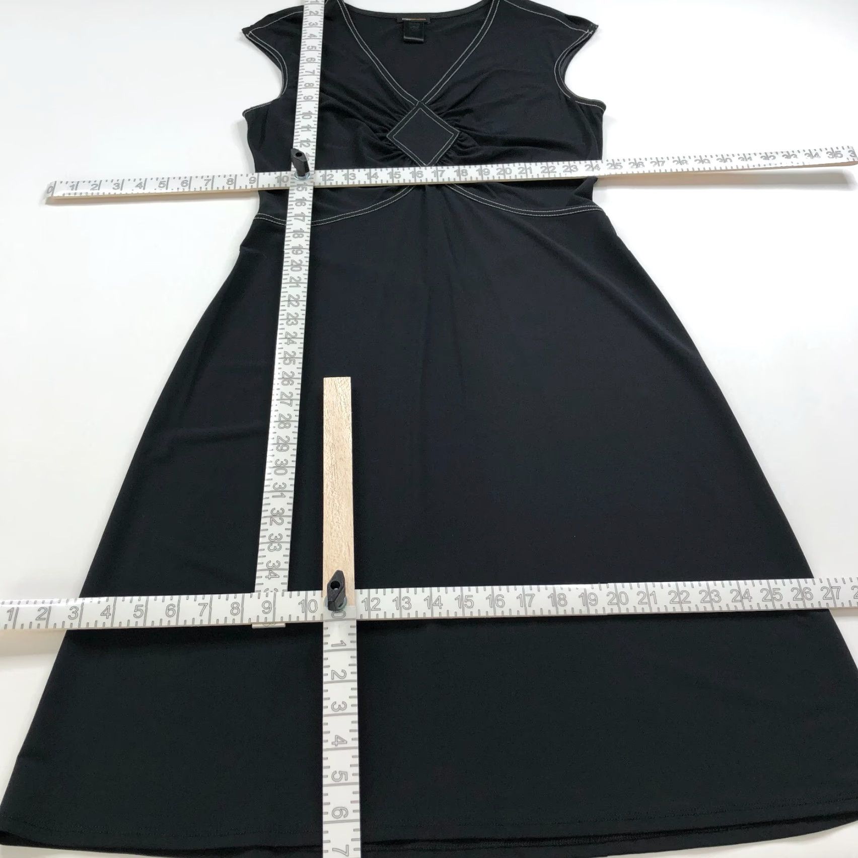 Bcbgmaxazria BCBGMAXAZRIA Dress A-Line Midi Casual Sleeveless V-Neck Black Lightweight Knit Pullover L Women's Size L / US 10 / IT 46 - 4 Thumbnail