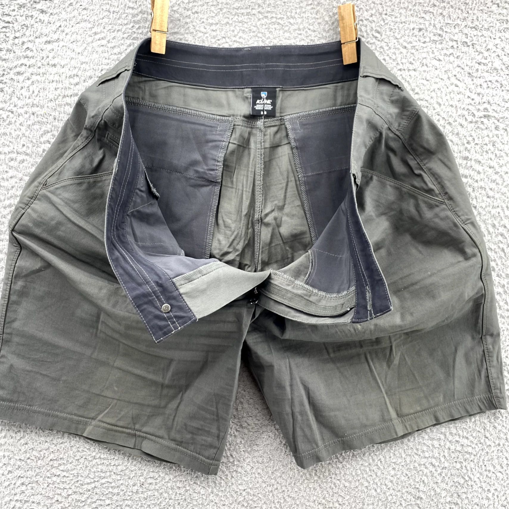 Vintage Kuhl Men's Hiking Shorts 38 Green Khaki Cargo Pocket Lightweight 90s Outdoor Camping Travel Mens Size US 38 / EU 54 - 7 Thumbnail