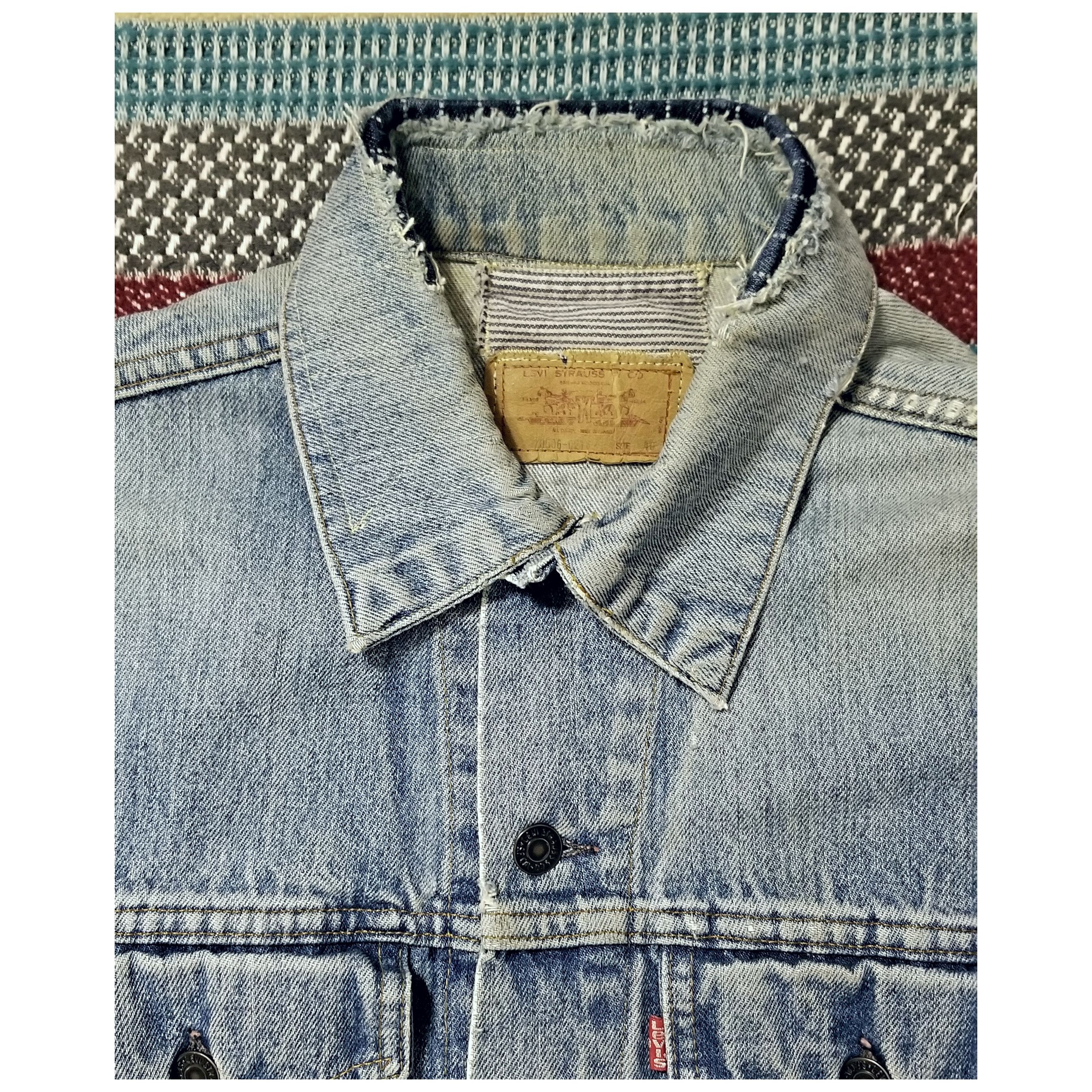Levi's VTG. LEVI'S DISTRESSED/ REPAIRED TRUCKER JACKET- SIZE LRG Size US L / EU 52-54 / 3 - 8 Thumbnail