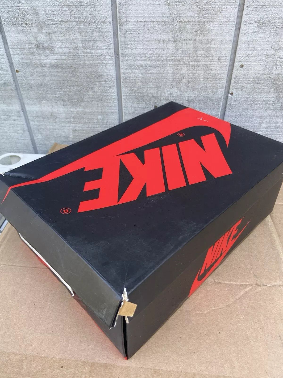 Nike Size 9 - Jordan 1 Retro High OG Bordeaux (555088-611) Size US 9 / EU 42 - 14 Thumbnail