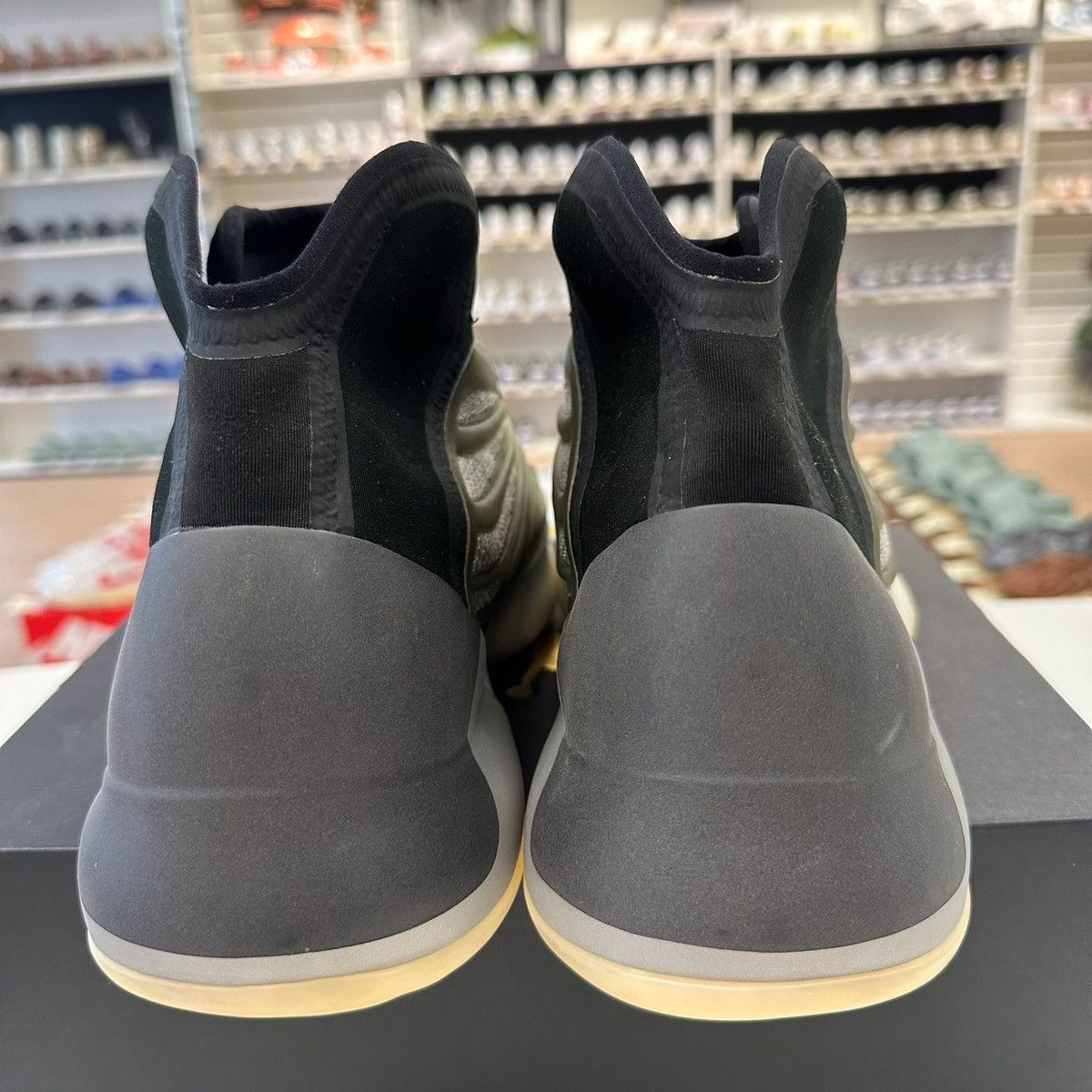 Adidas Size 13 - adidas Yeezy Quantum Barium - H68771 Size US 13 / EU 46 - 3 Thumbnail