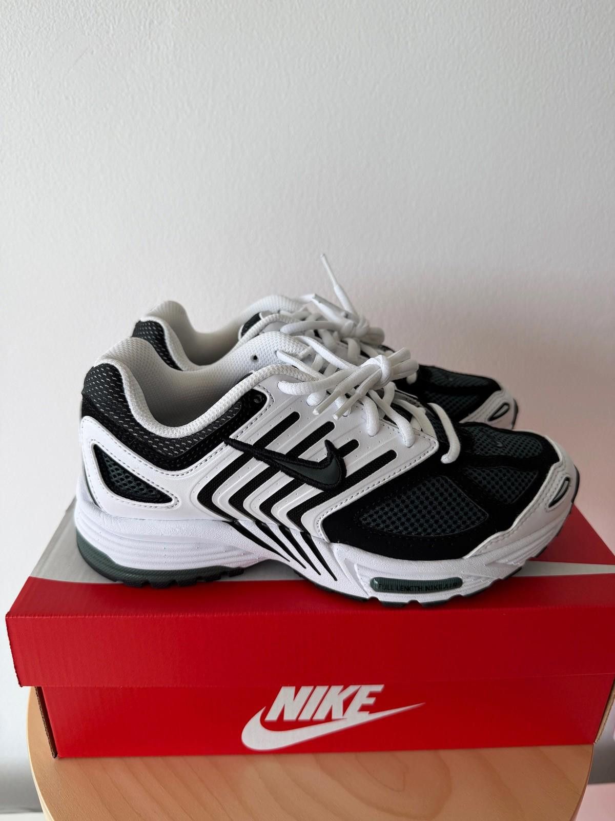 Nike new nike womens w air pegasus 2005 sneakers shoes white 8 39 Size US 8 / IT 38 - 1 Thumbnail