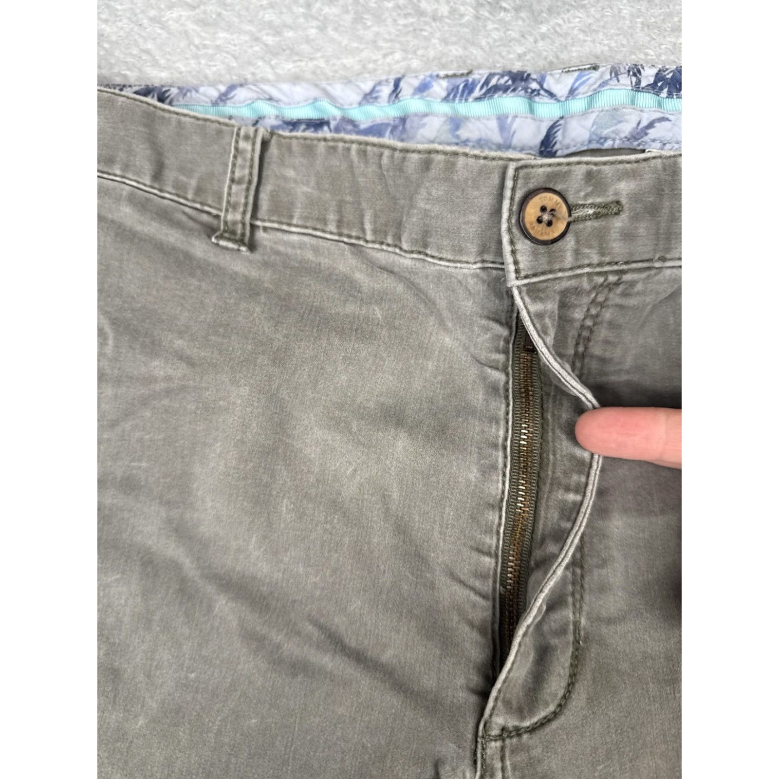 Tommy Bahama Tommy Bahama Shorts Mens 40 Gray Chino Flat Front Casual Cotton Blend Walk Size US 40 / EU 56 - 7 Thumbnail