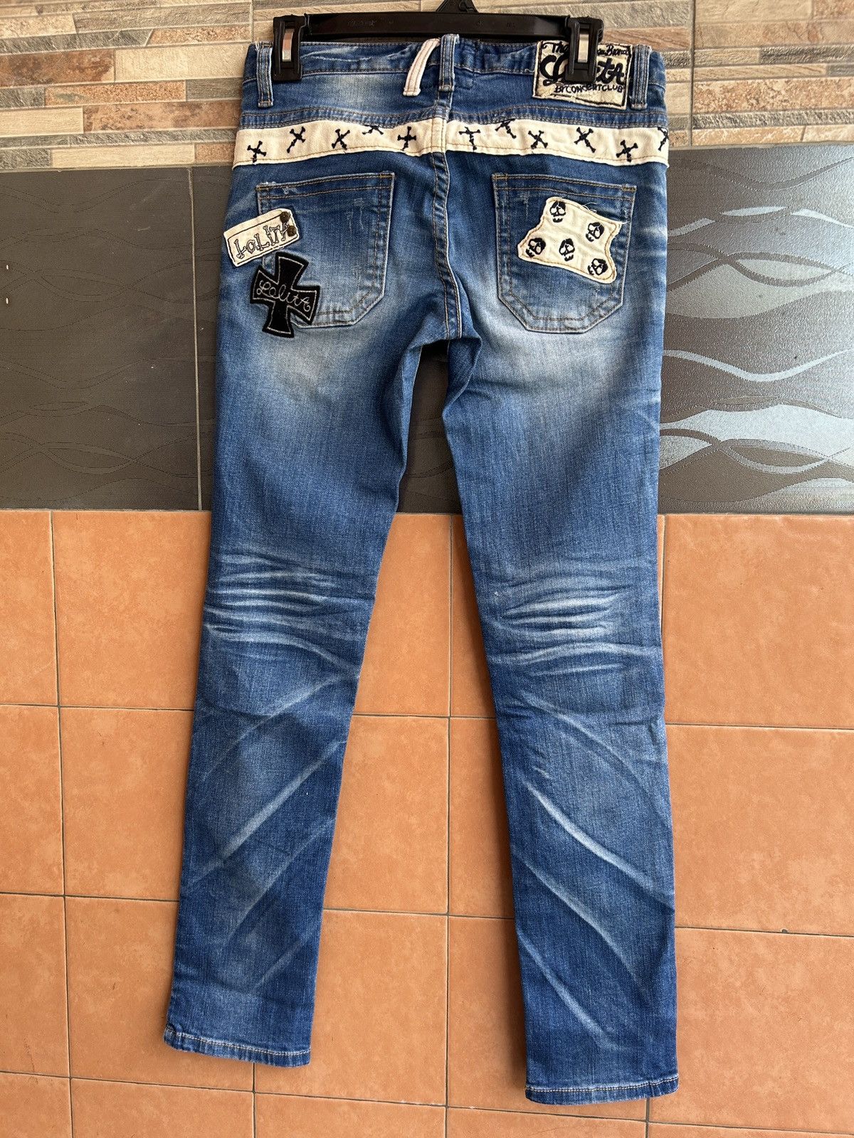 Japanese Brand Distressed Yoshitomo Nara X Lolita Cross Low Rise Jeans Size US 29 - 9 Thumbnail