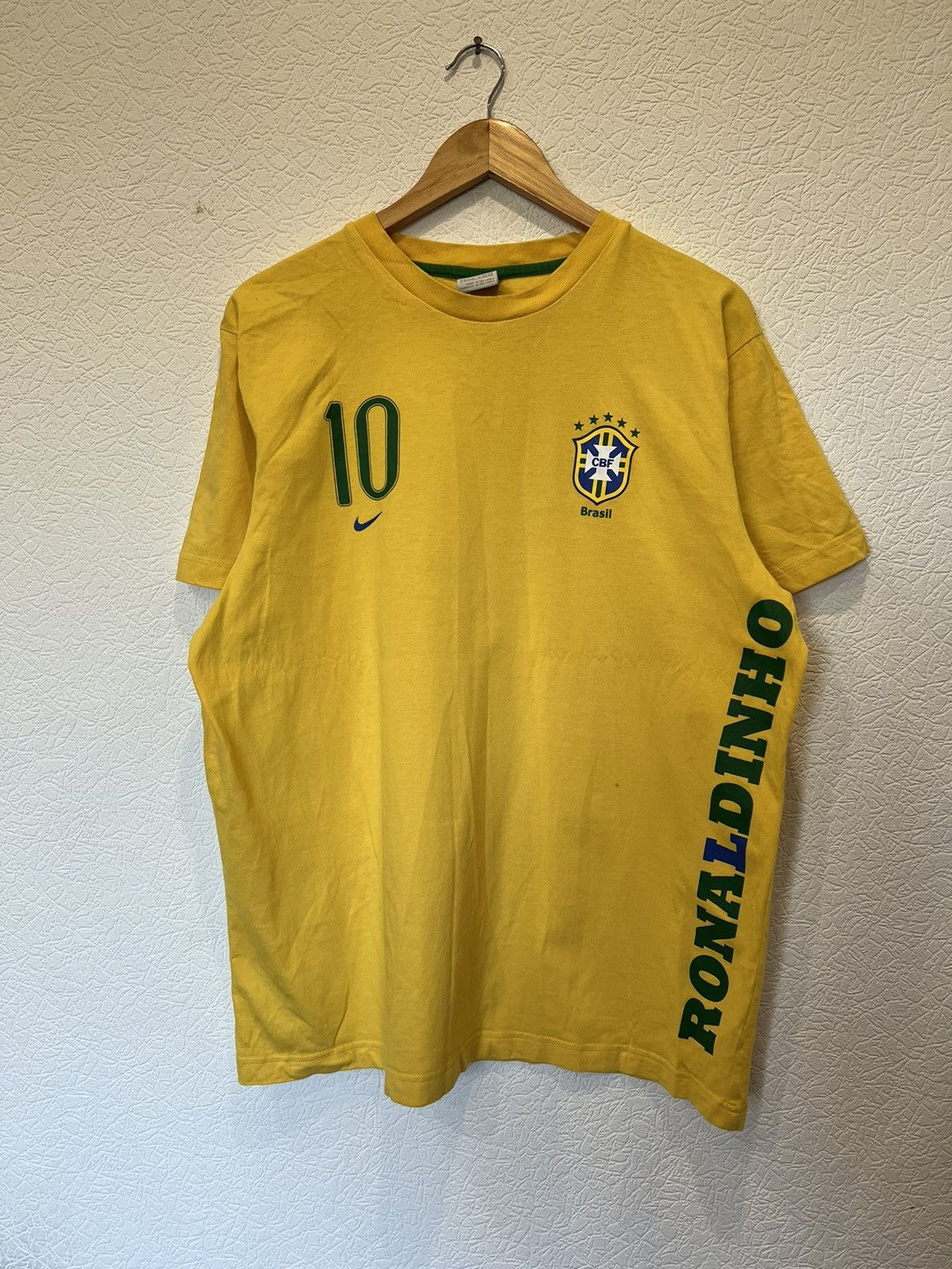 Vintage Vintage 00’s Nike Brazil Ronaldinho Size US XL / EU 56 / 4 - 1 Thumbnail