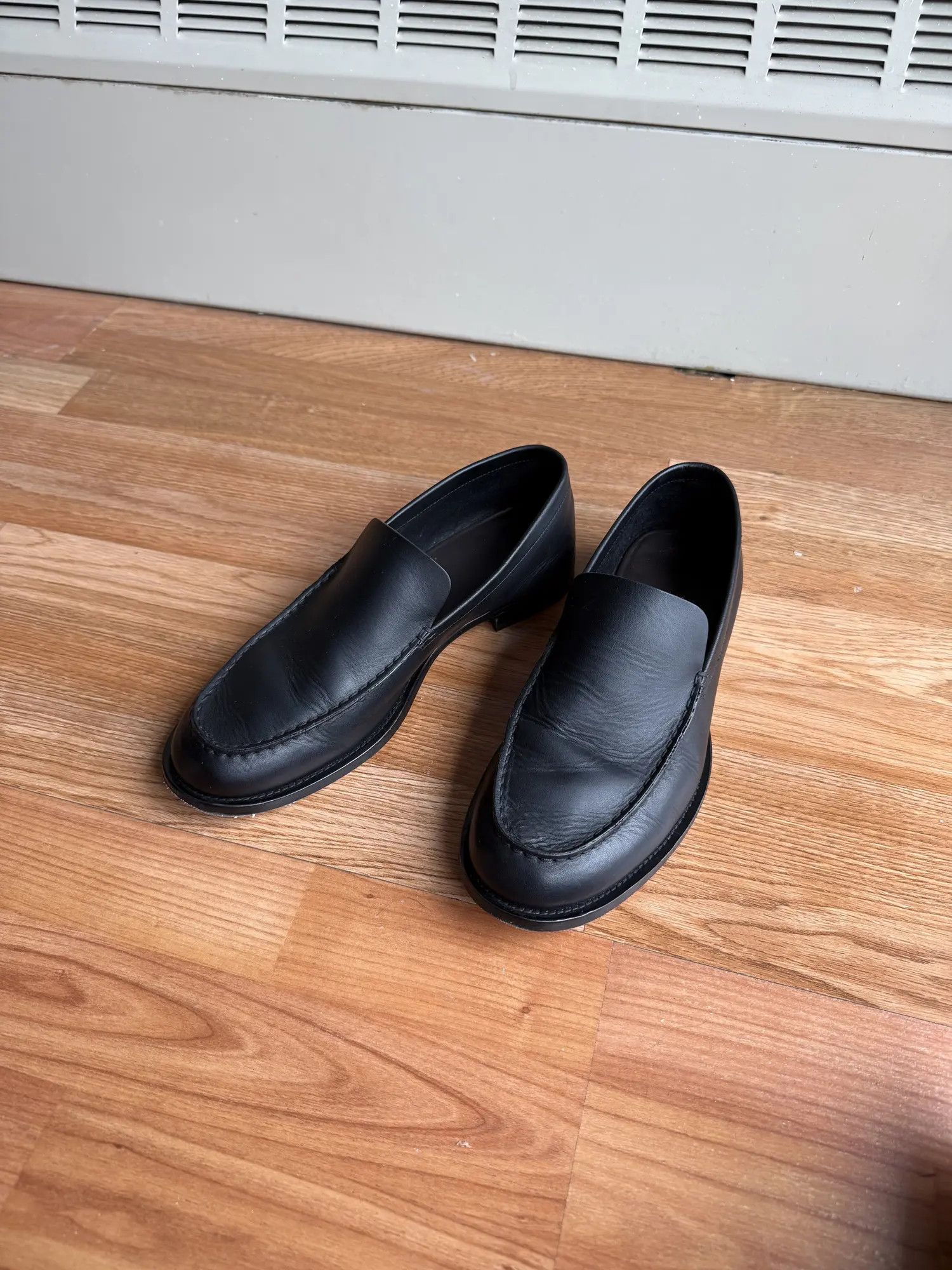 The Row The Row Lars Loafer Black Leather EU 43 US 10 Size US 10 / EU 43 - 2 Thumbnail
