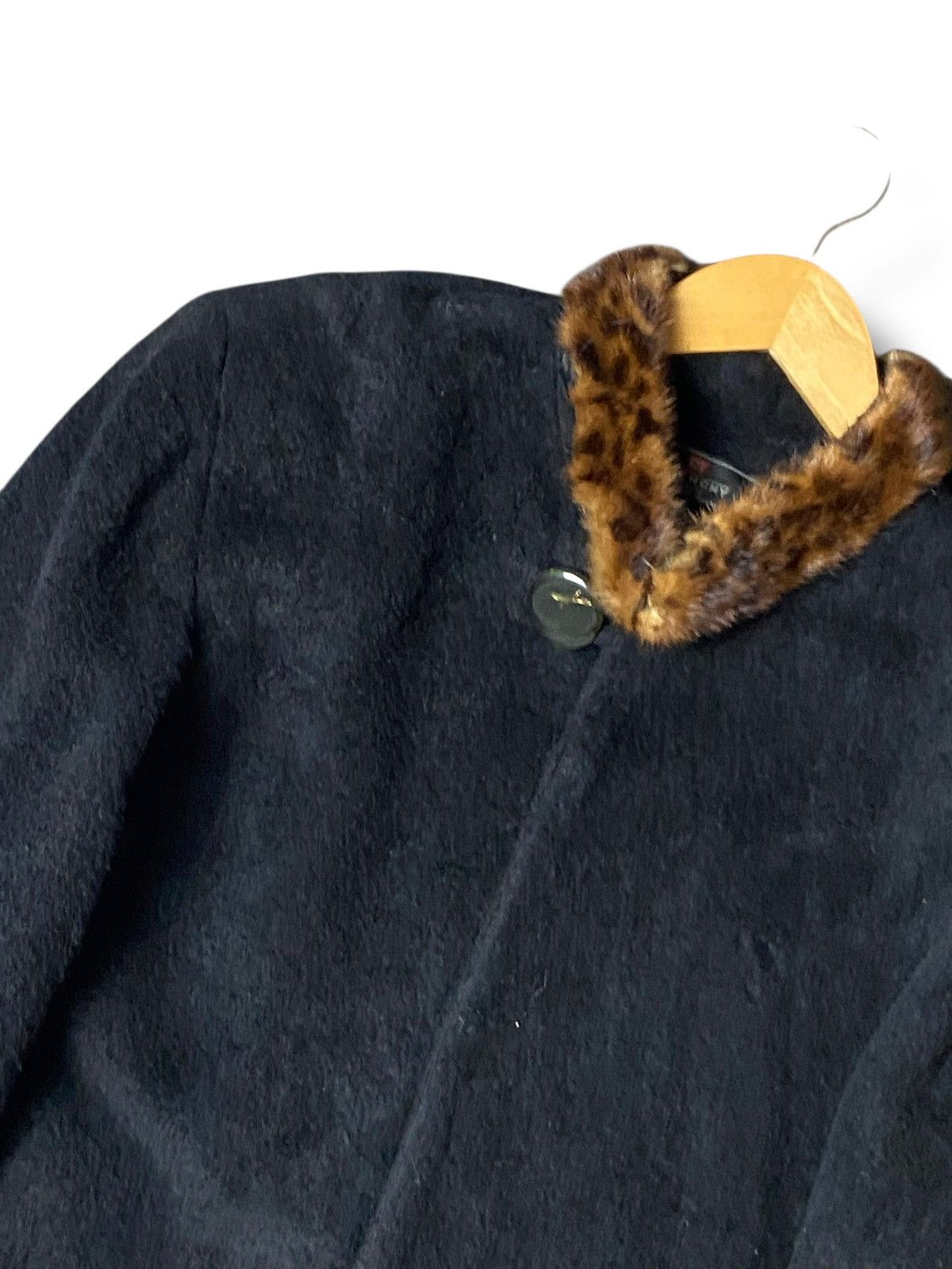 Givenchy × Japanese Brand × Vintage Vintage Givenchy Paris Shearling Fur Coat (122) Size US S / EU 44-46 / 1 - 6 Thumbnail