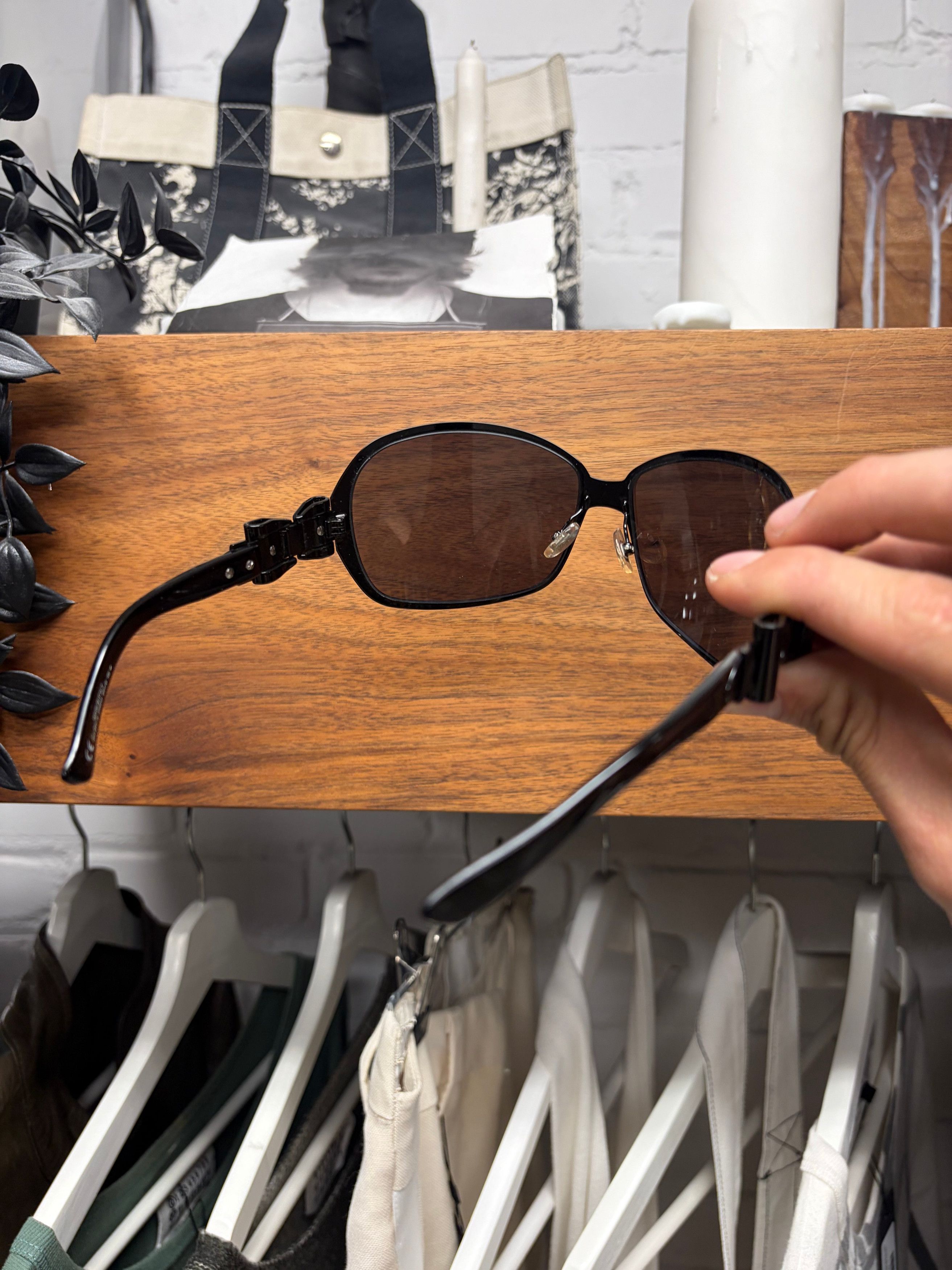 Gucci 2000s Gucci Black ‘Horsebit Belt’ Oval Shape Sunglasses Size ONE SIZE - 3 Thumbnail