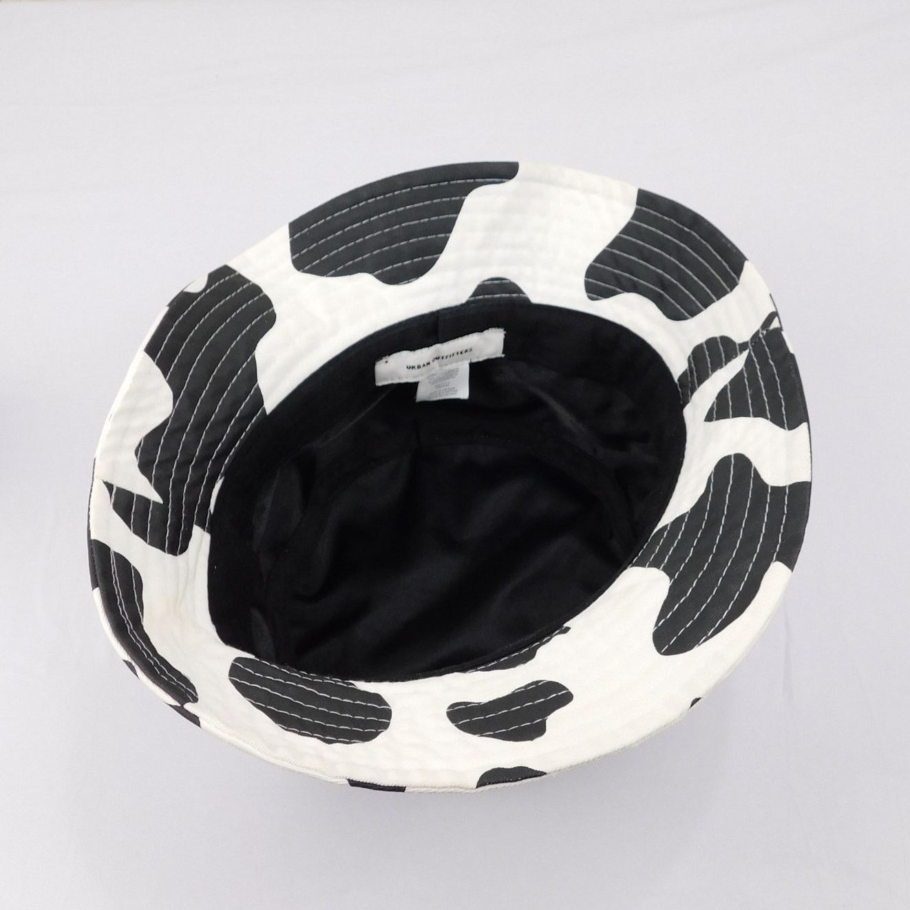 Urban Outfitters Urban Outfitters Cow Print Bucket Hat OSFA All Over Print Size ONE SIZE - 5 Thumbnail