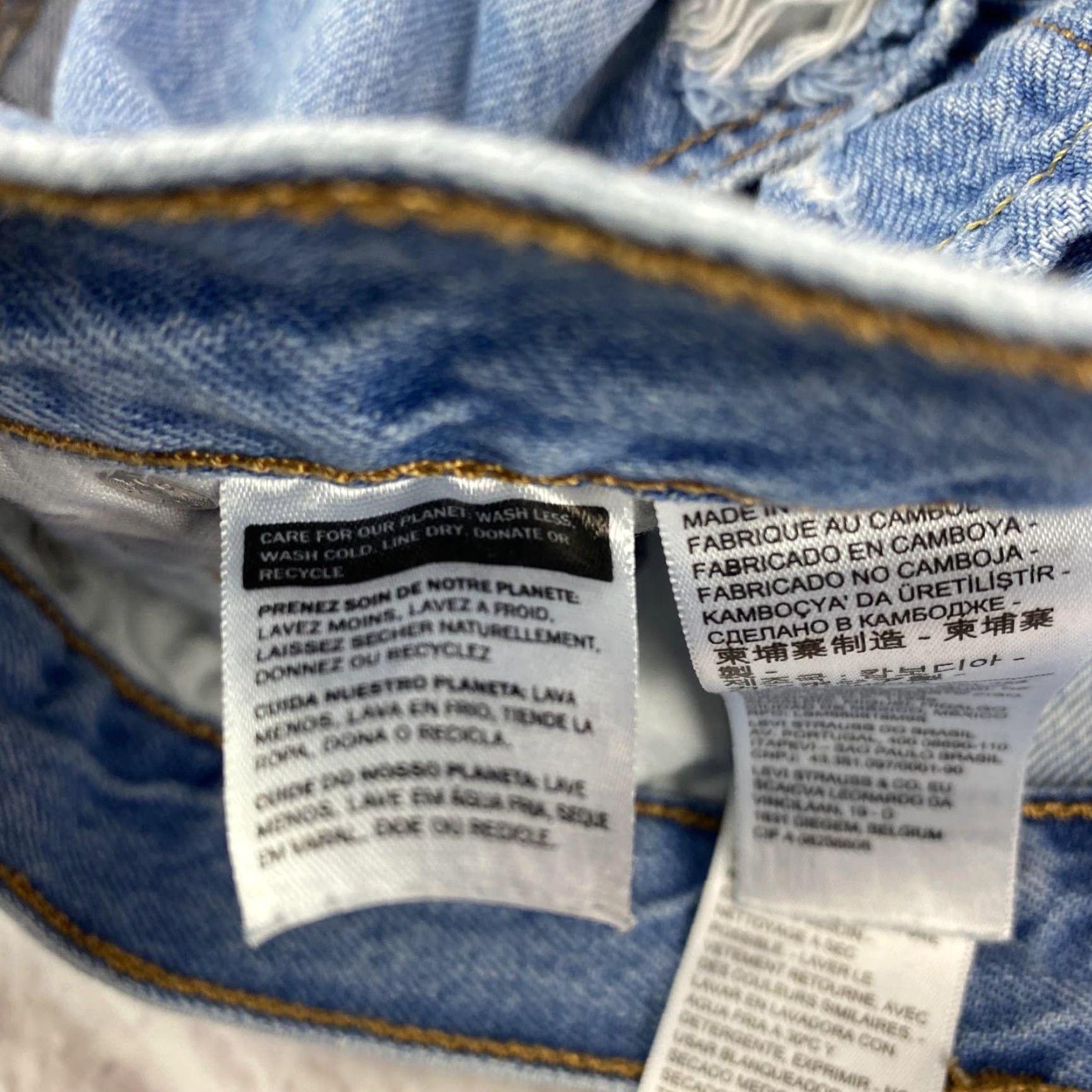 Levi's VINTAGE Levis 501 Shorts Women 26 Distressed Denim High Rise Blue Cut-Off Frayed Hem Size 26" / US 2 / IT 38 - 7 Thumbnail
