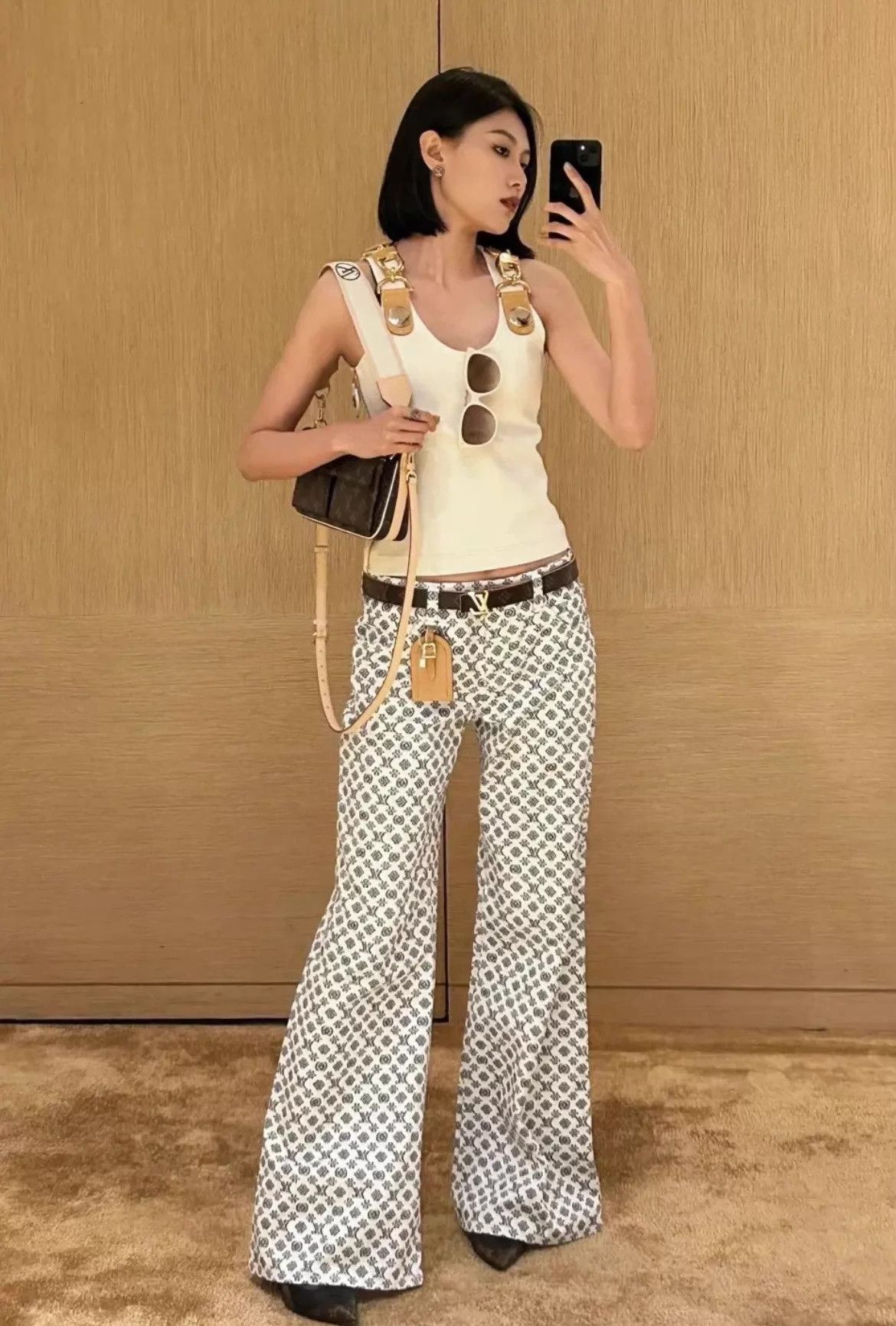 Louis Vuitton LV 25 New Women's High-Waist Full Print Jeans 38 Size 27" / US 4 / IT 40 - 7 Thumbnail