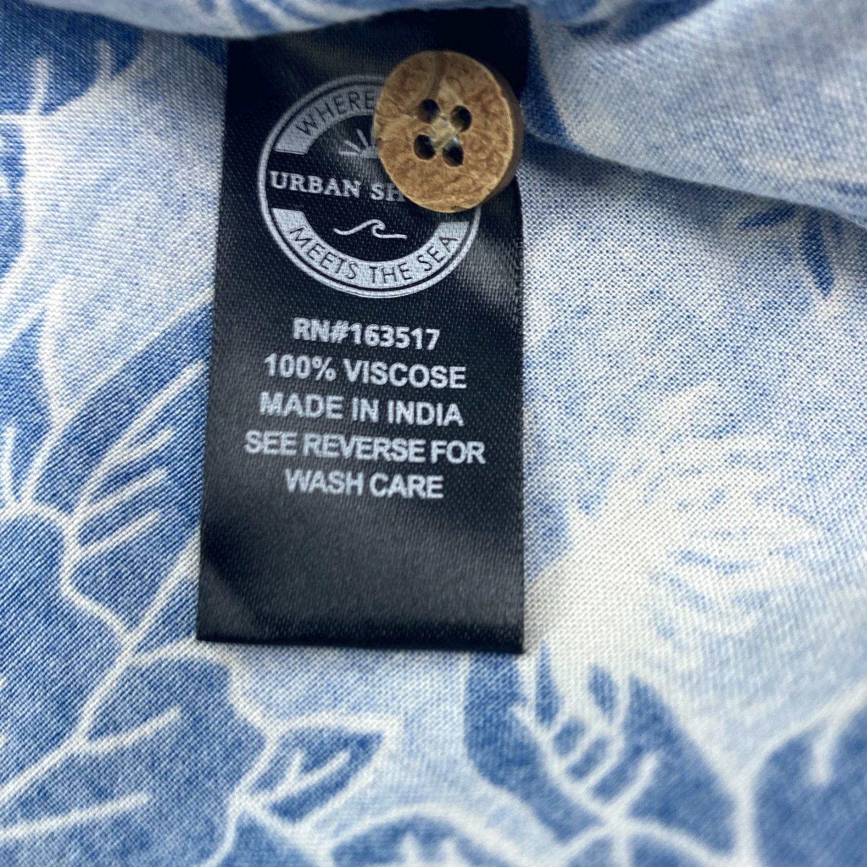 Vintage Urban Shores Shirt Mens Large Blue Hawaiian Aloha Floral Button Up Viscose Beach Size US L / EU 52-54 / 3 - 5 Thumbnail