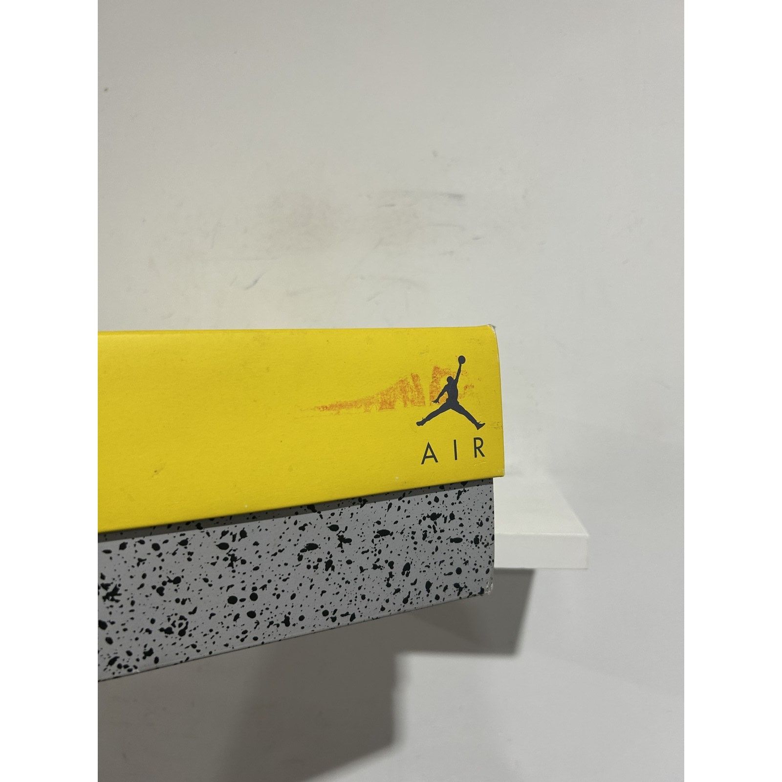 Nike JORDAN 4 RETRO LIGHTNING SIZE 10 PREOWNED Size US 10 / EU 43 - 7 Thumbnail