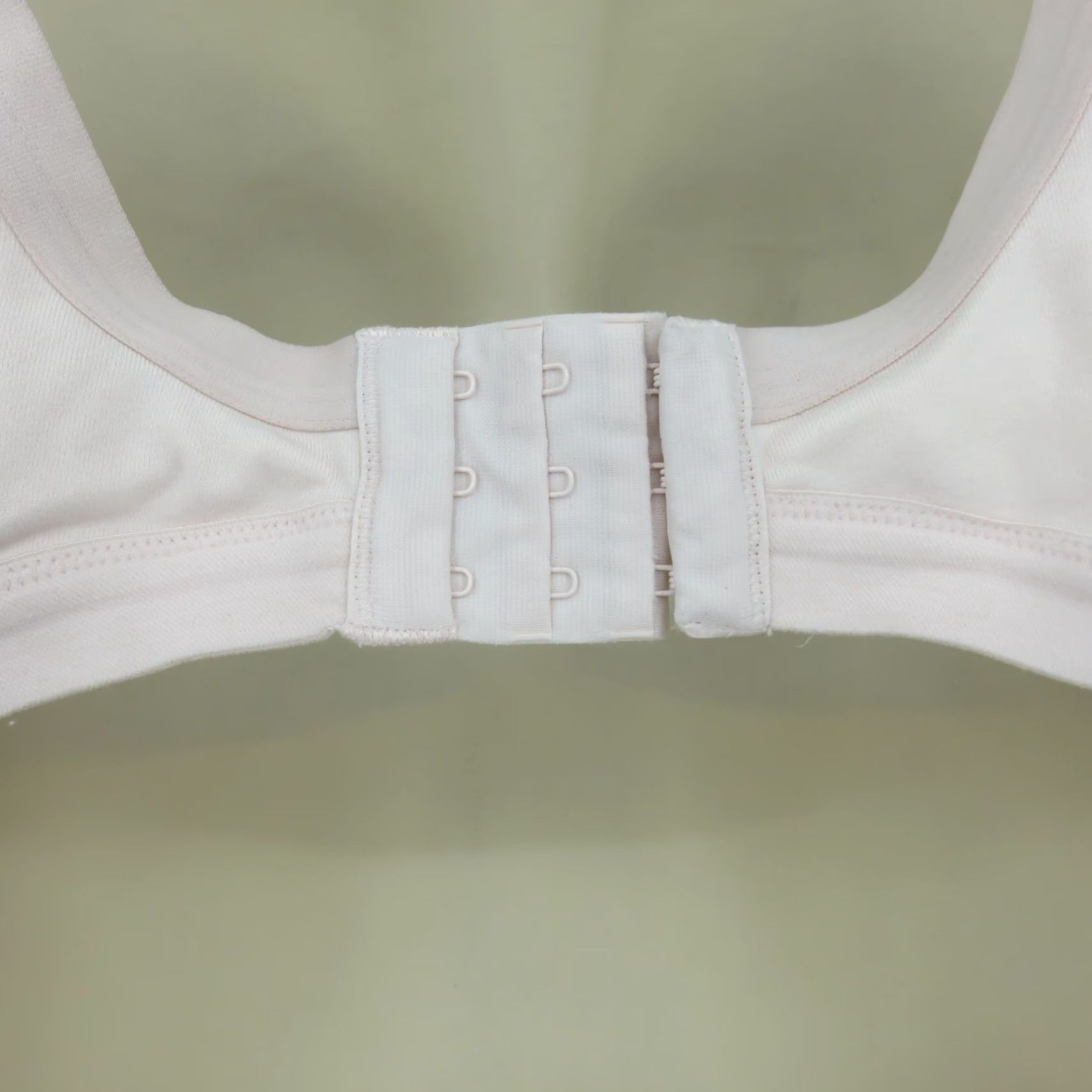 Vintage Olga Bra XL Women Wireless Seamless Smoothing Easy Does It Pink T-Shirt Bra Size ONE SIZE - 7 Thumbnail