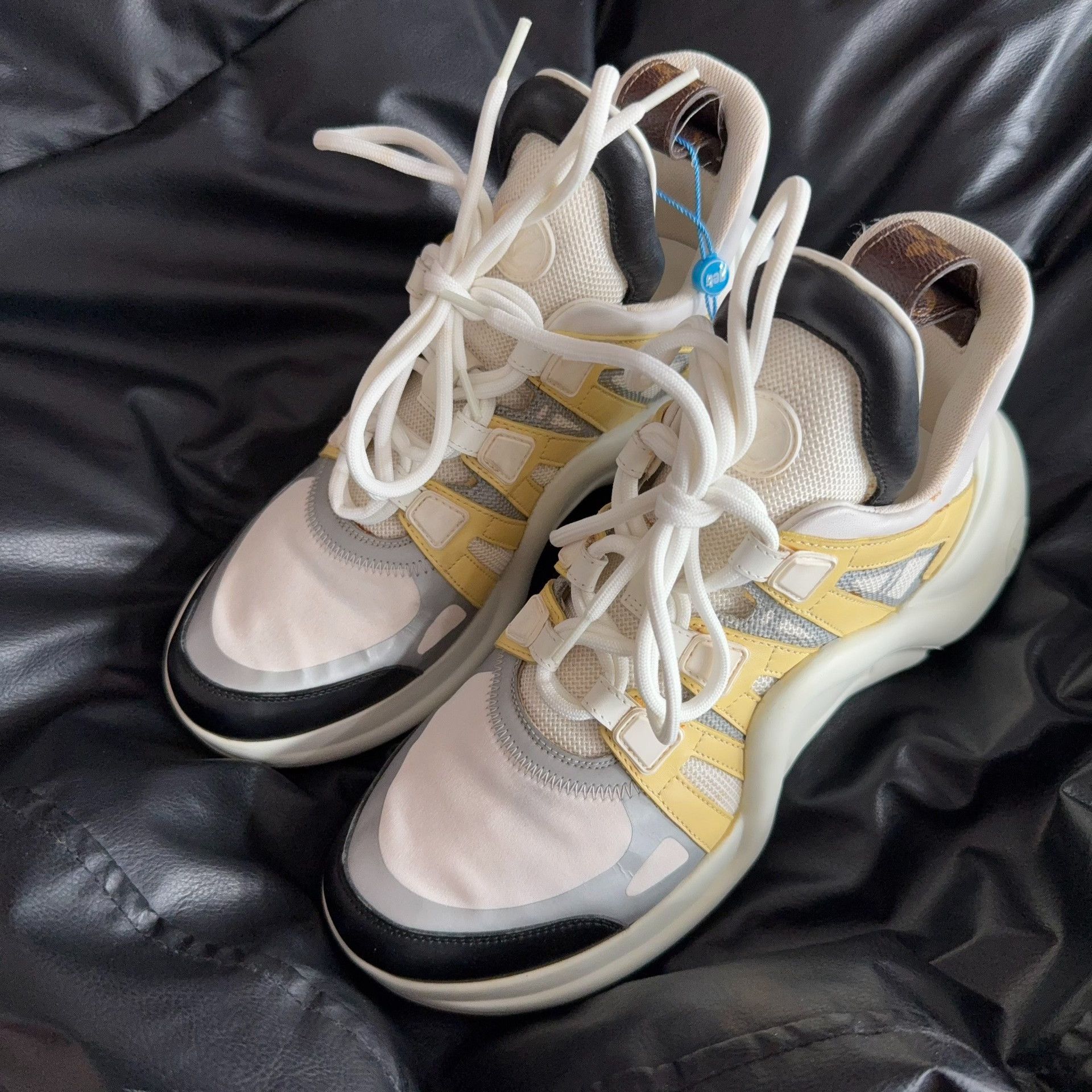 Louis Vuitton Louis Vuitton Blue Lowtop Sneakers 37.5 Women Size US 6.5 / IT 36.5 - 1 Thumbnail