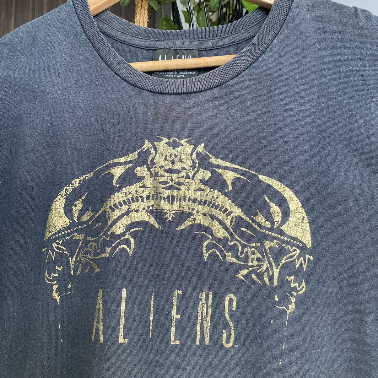 Vintage Thrashed Faded Vintage Y2K Aliens Movie ERD GRUNGE TEE Size US L / EU 52-54 / 3 - 3 Thumbnail