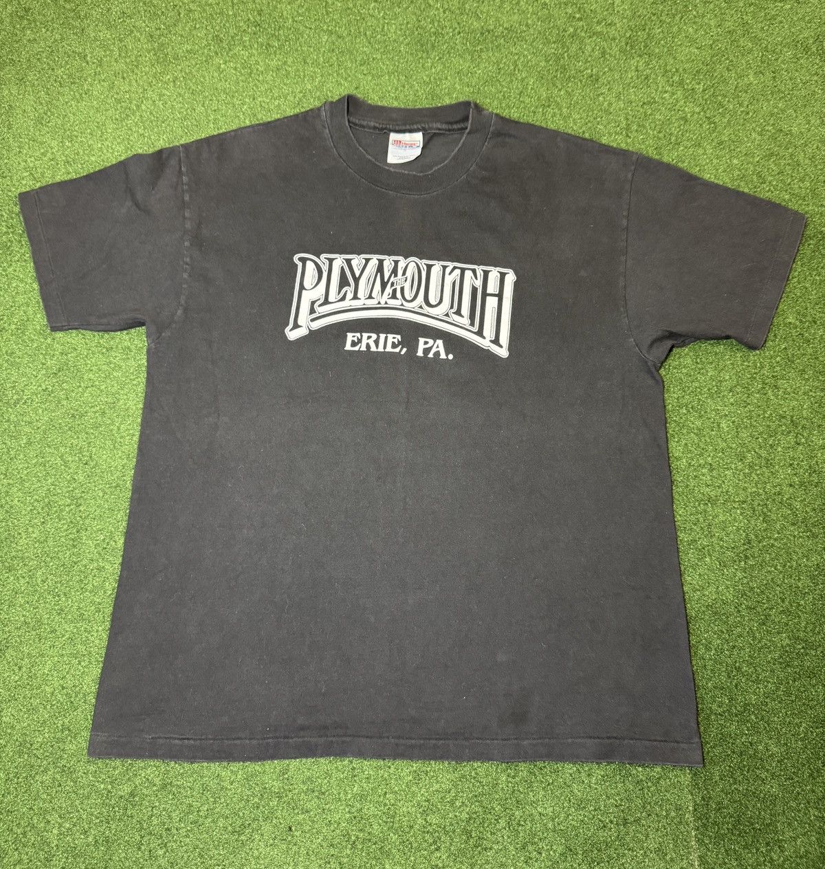 Hanes × Vintage Vintage 90s The Plymouth Tavern Erie Pennsylvania T Shirt Size US XL / EU 56 / 4 - 1 Thumbnail