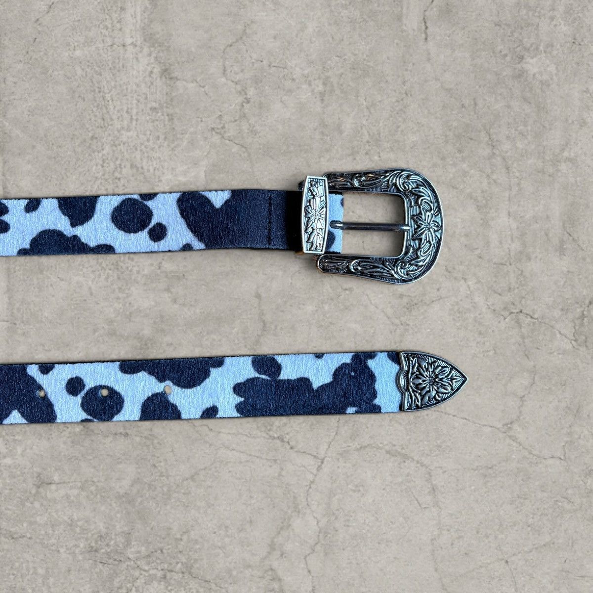 Japanese Brand Vintage style Western belt in cow print, silver. One size Size ONE SIZE - 2 Thumbnail