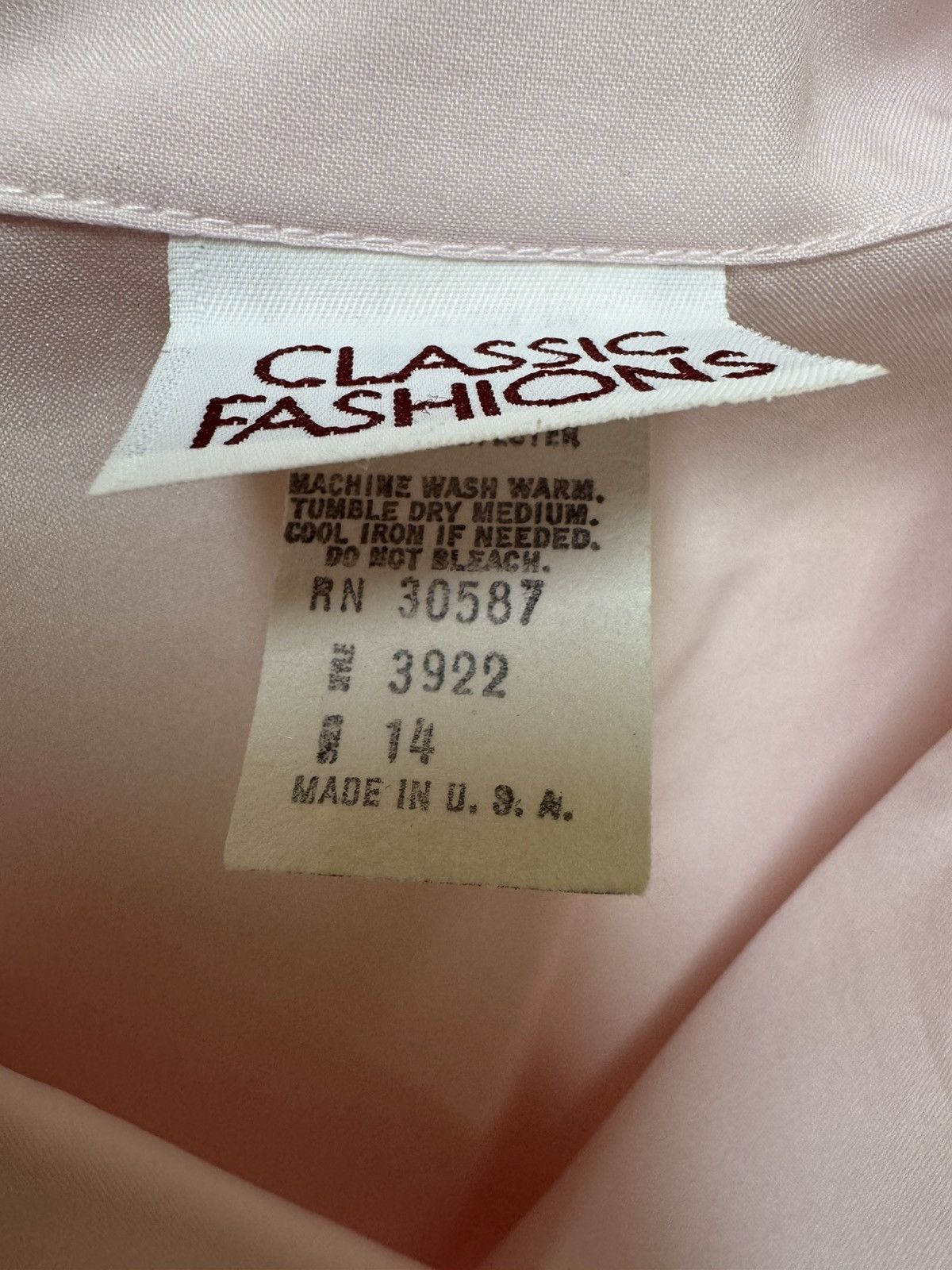 Vintage Classic Fashions women’s M vintage pastel baby pink button Size M / US 6-8 / IT 42-44 - 4 Thumbnail