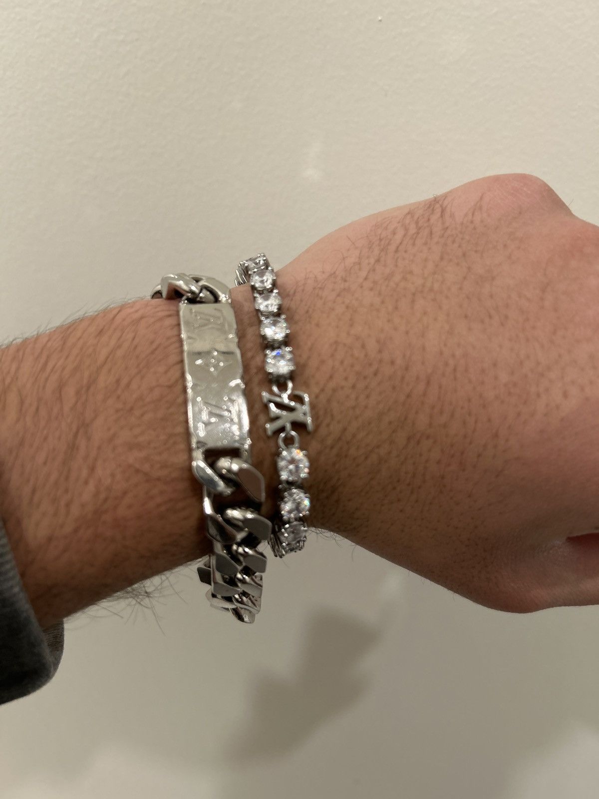 Louis Vuitton RARE Louis Vuitton Crystal chain bracelet Size ONE SIZE - 18 Thumbnail