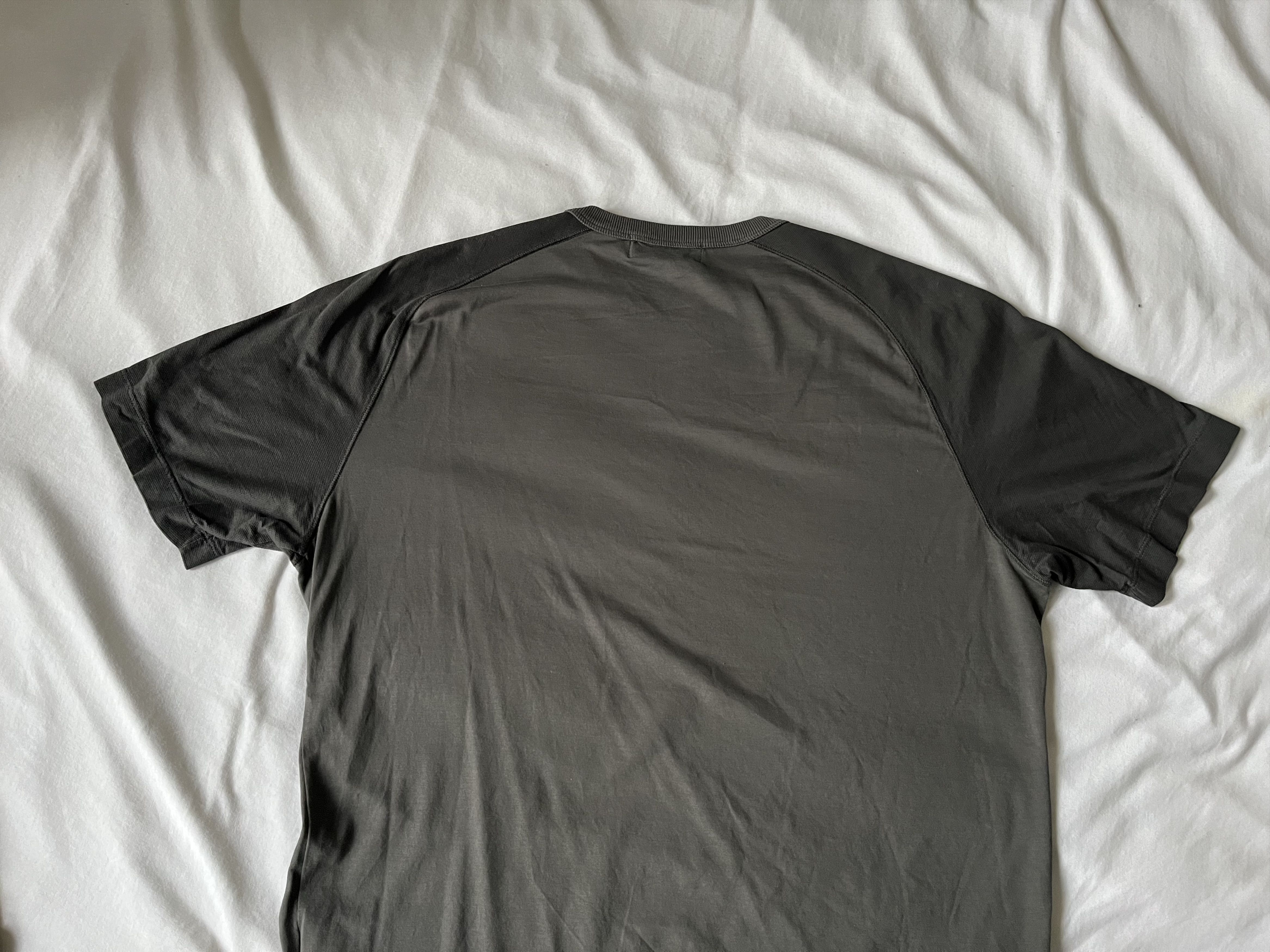 Stone Island Reflective Logo Grey T-Shirt Size US L / EU 52-54 / 3 - 6 Thumbnail