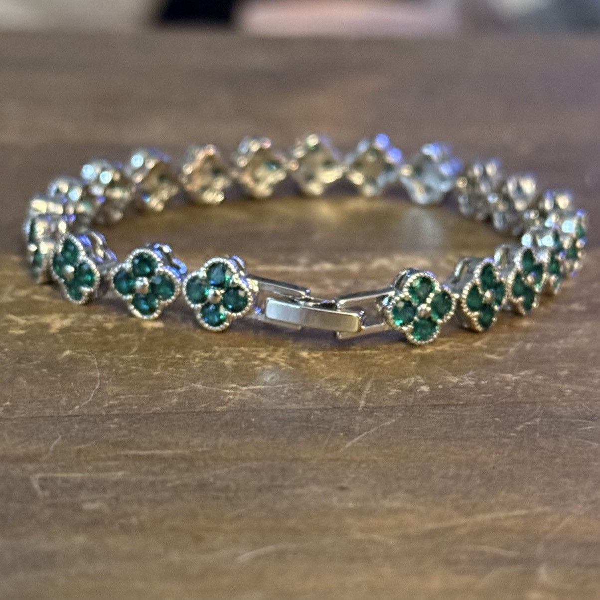Other Silver tone emerald clovers tennis bracelet Size ONE SIZE - 4 Thumbnail