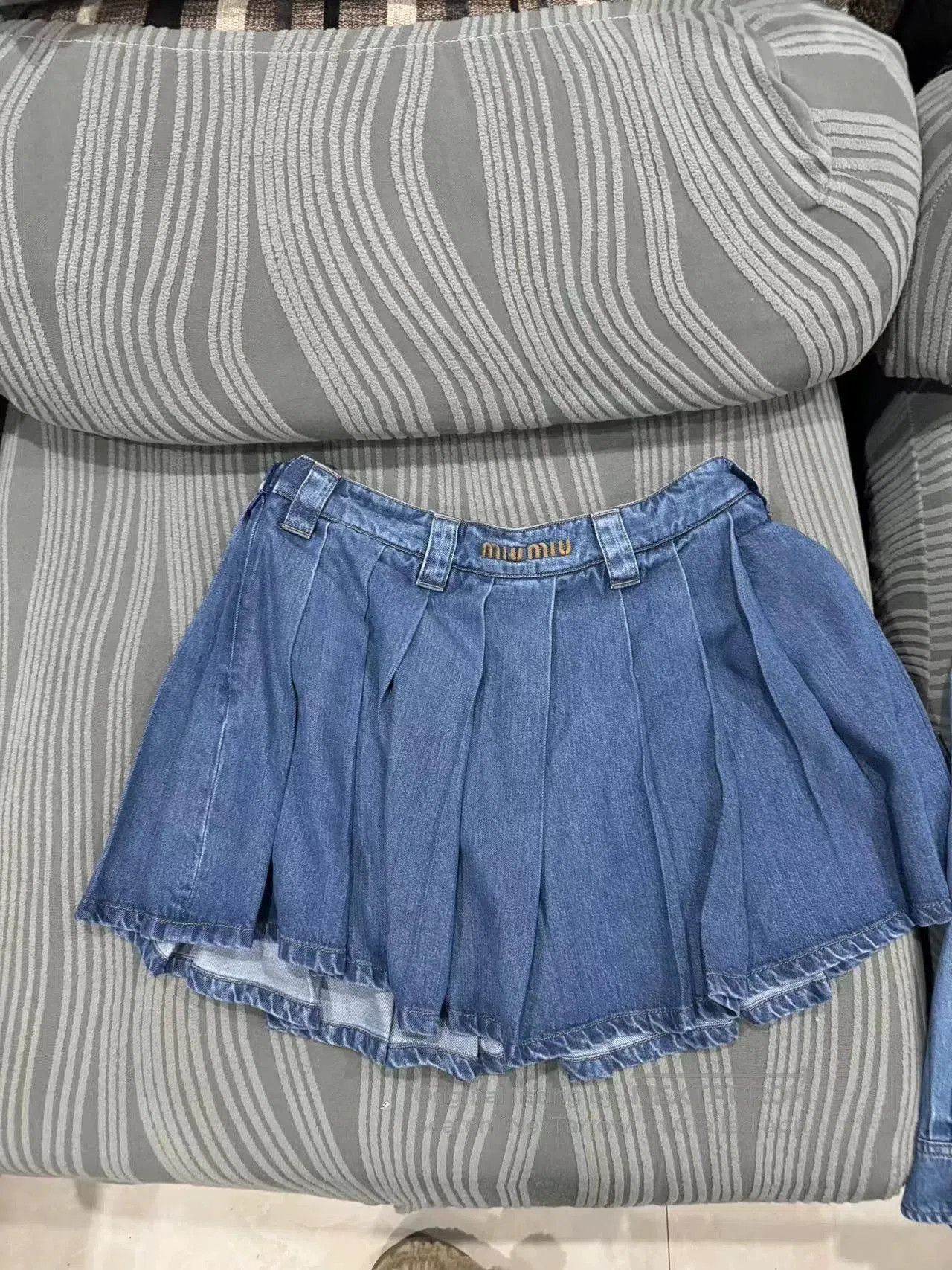 Miu Miu miumiu denim shirt with pleated skirt. Size US M / EU 48-50 / 2 - 2 Thumbnail