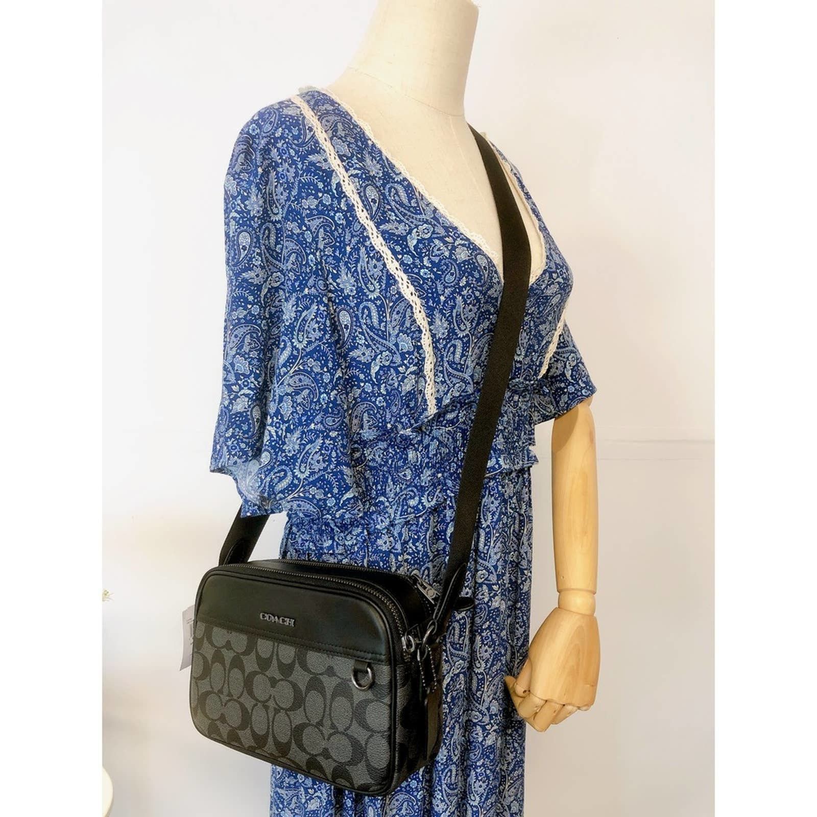 image of Coach C4149 Men's Graham Crossbody In Sig Black