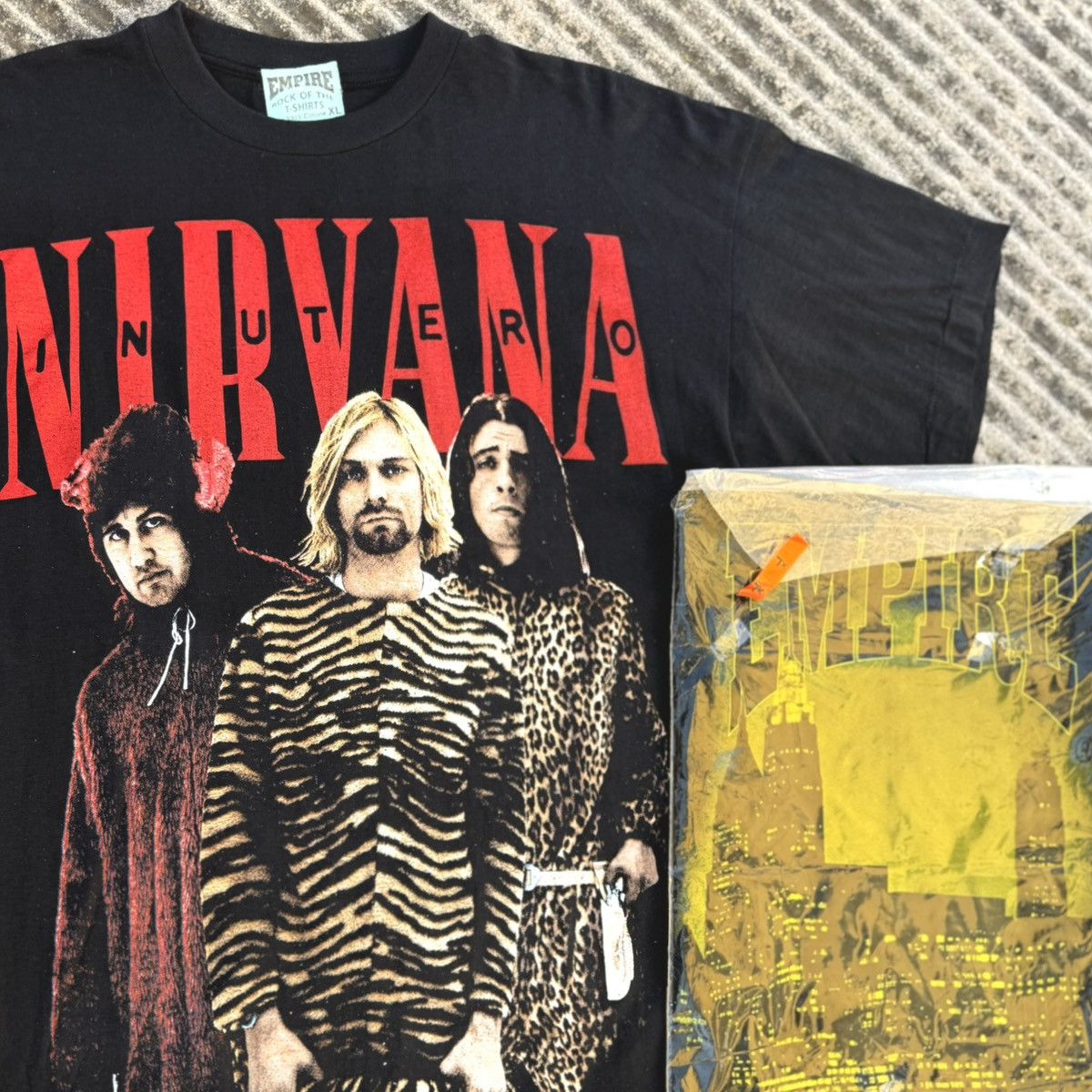 Band Tees Vintage 1993 DS PACKAGED Nirvana In Utero Empire T Shirt Size US XL / EU 56 / 4 - 4 Thumbnail