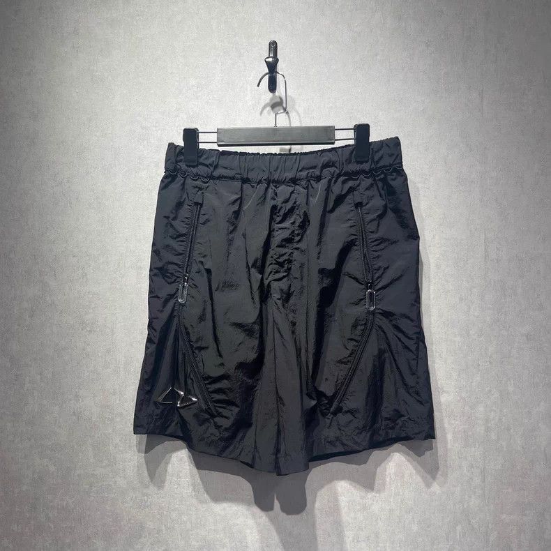 Louis Vuitton LOUIS VUITTON 2054 series casual shorts Size US 40 / EU 56 - 1 Thumbnail